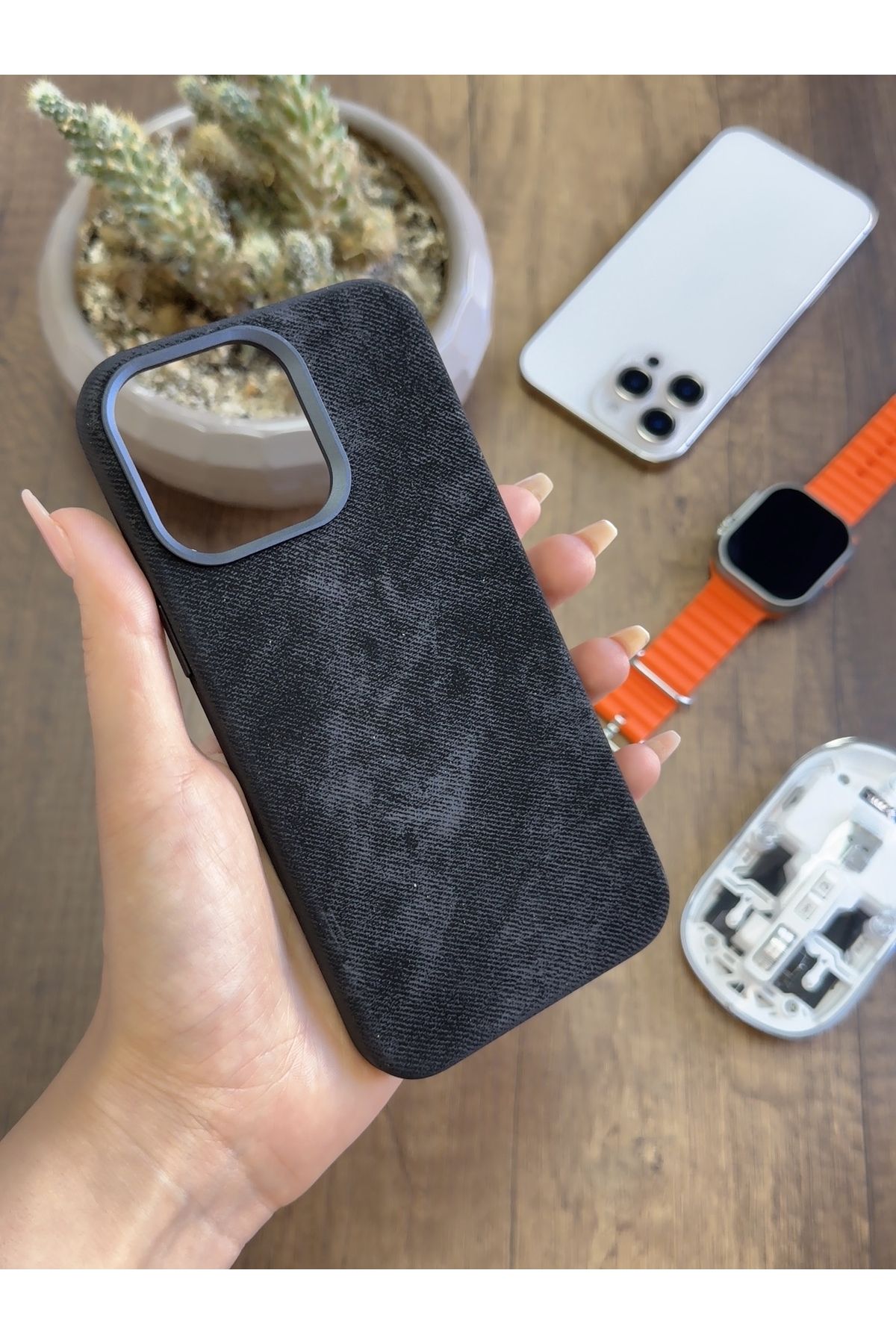 MTL iPhone 13 Pro Max Uyumlu Kadife Yüzeyli MagSafe Uyumlu Premium Kılıf SooCase691