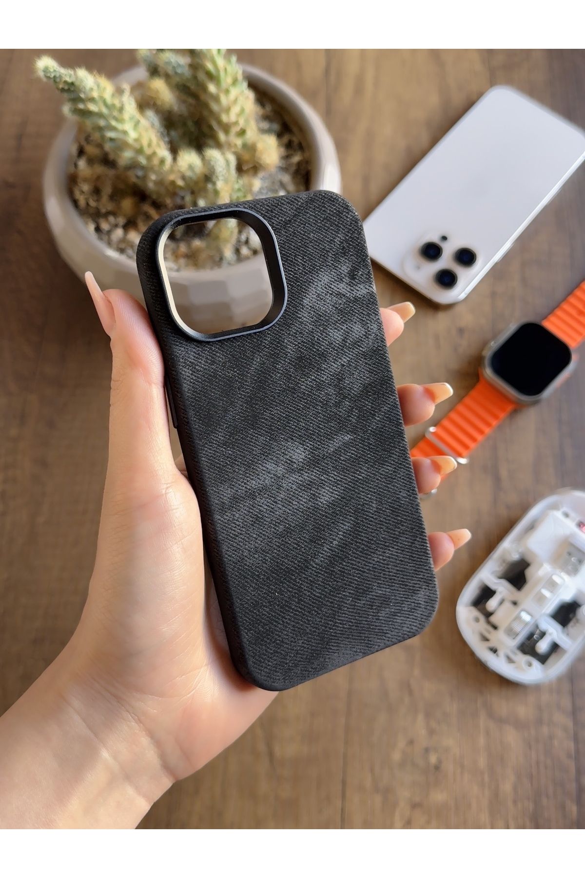 MTL iPhone 11 Uyumlu Kadife Yüzeyli MagSafe Uyumlu Premium Kılıf SooCase691