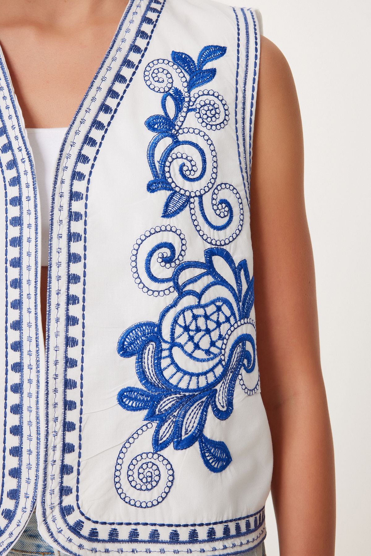 Lovelyİstanbul-Embroidered Linen Vest 3