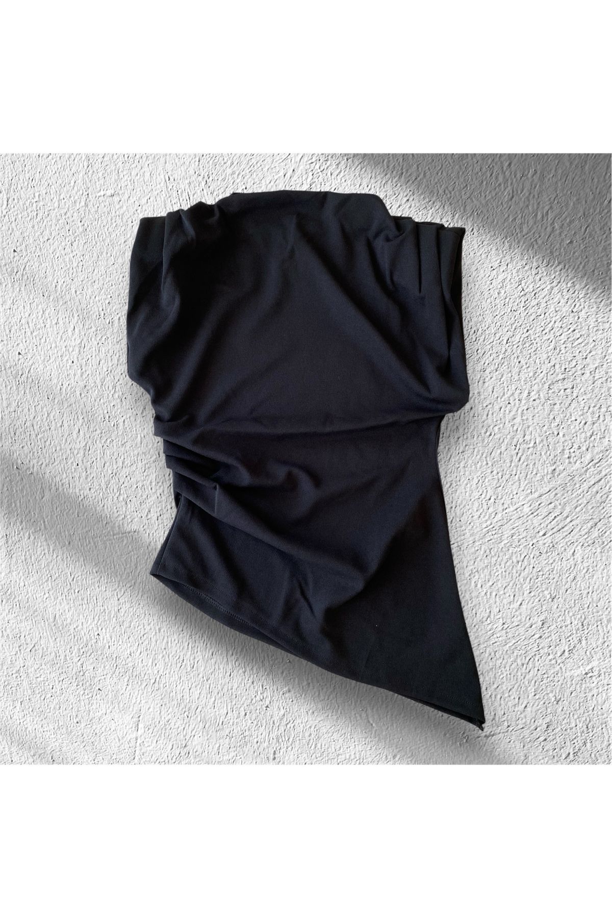 ÇTN GYM DİK YAKA YANLARI BÜZGÜ-DRAPE DETAYLI ASİMETRİK BLUZ