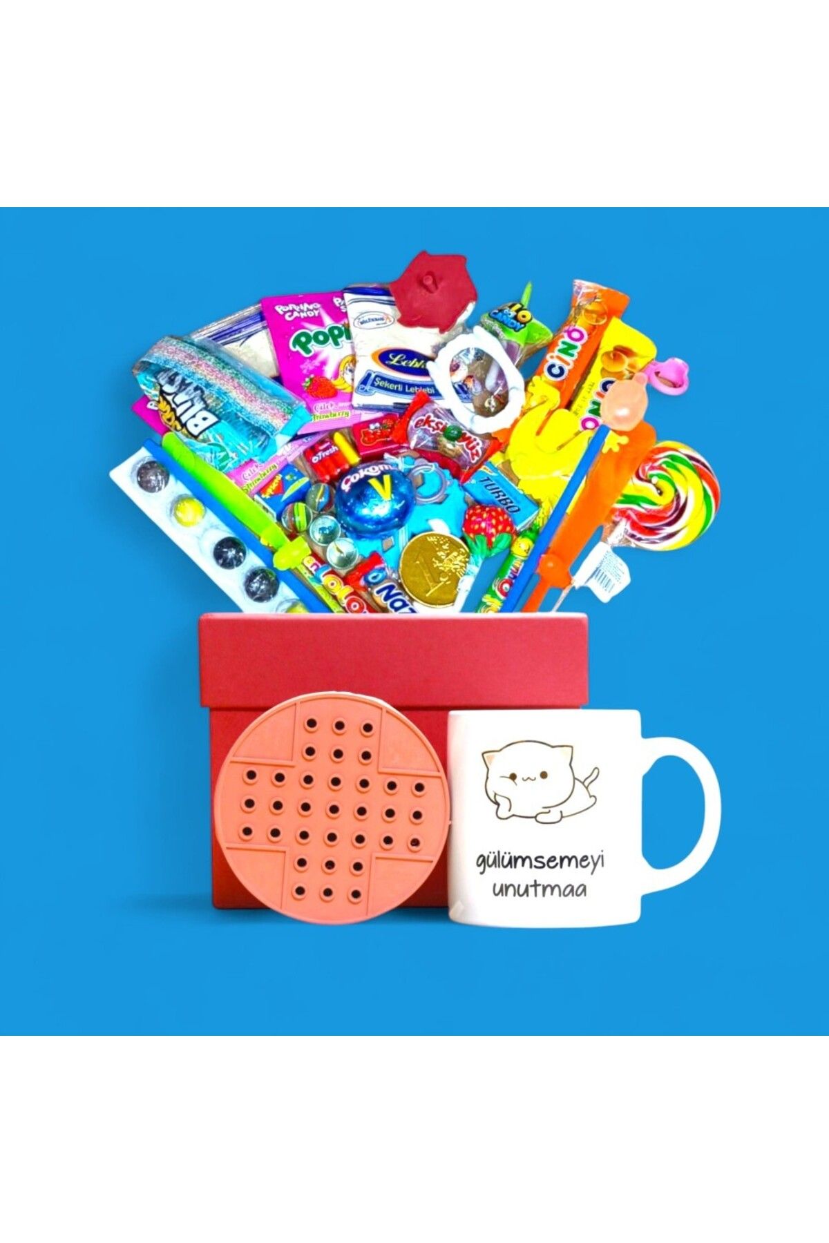 Nostaljik Lezzetler Zamana Direnen Hediyeler! Nostalji Temalı Kırmızı Hediye Kutusu ve Gülümsemeyi Unutma Baskılı Kupa B