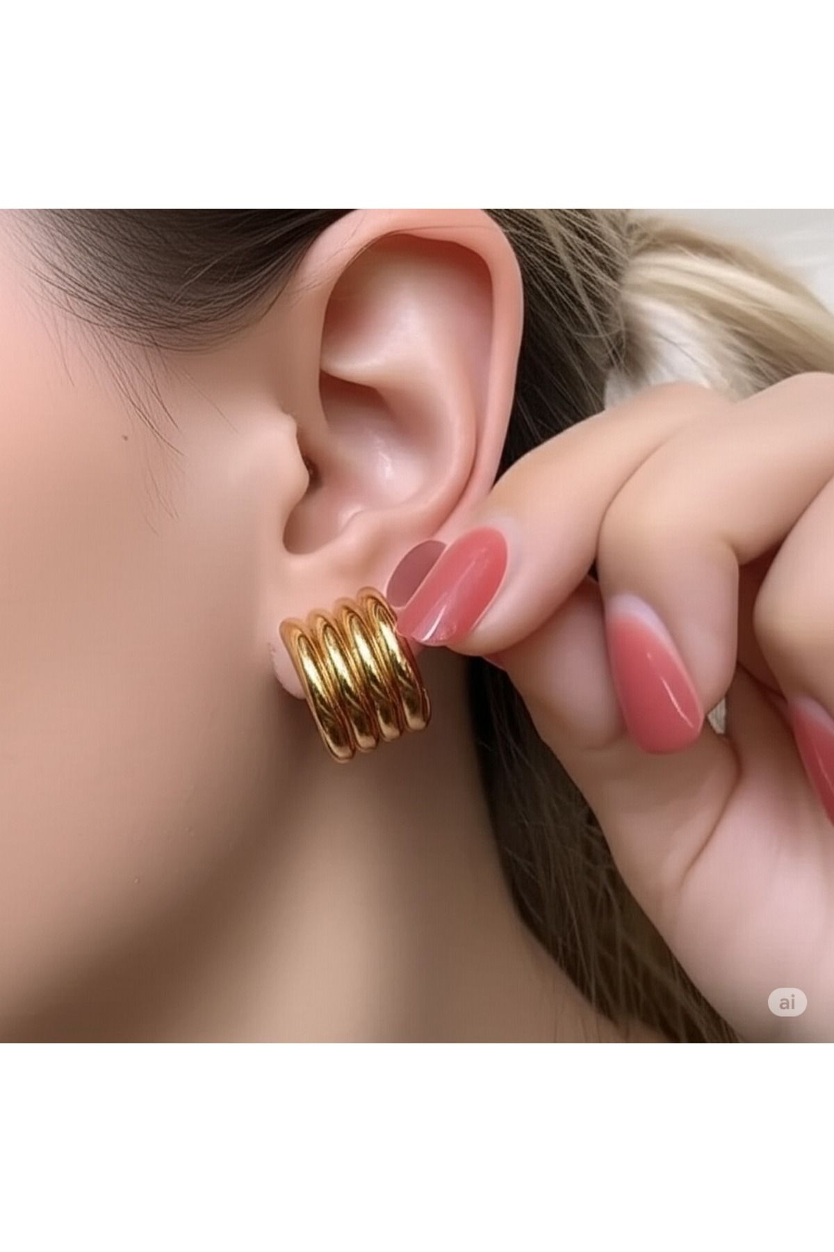 FAMEMUS ACCESSORY Kadın Gold Renk Çoklu Halka Küpe – Modern Tasarım