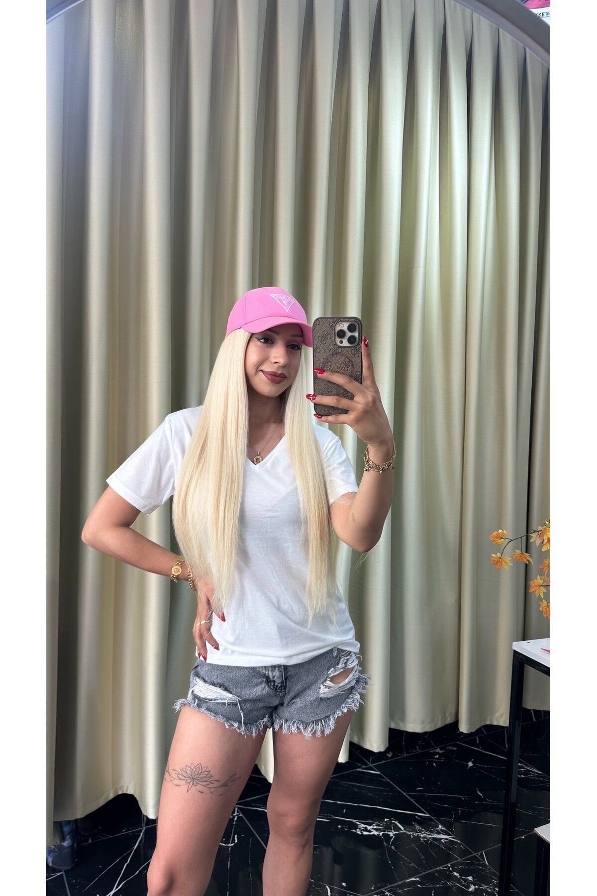 Dilara Kavraal Butik V Yaka Basic Tshirt