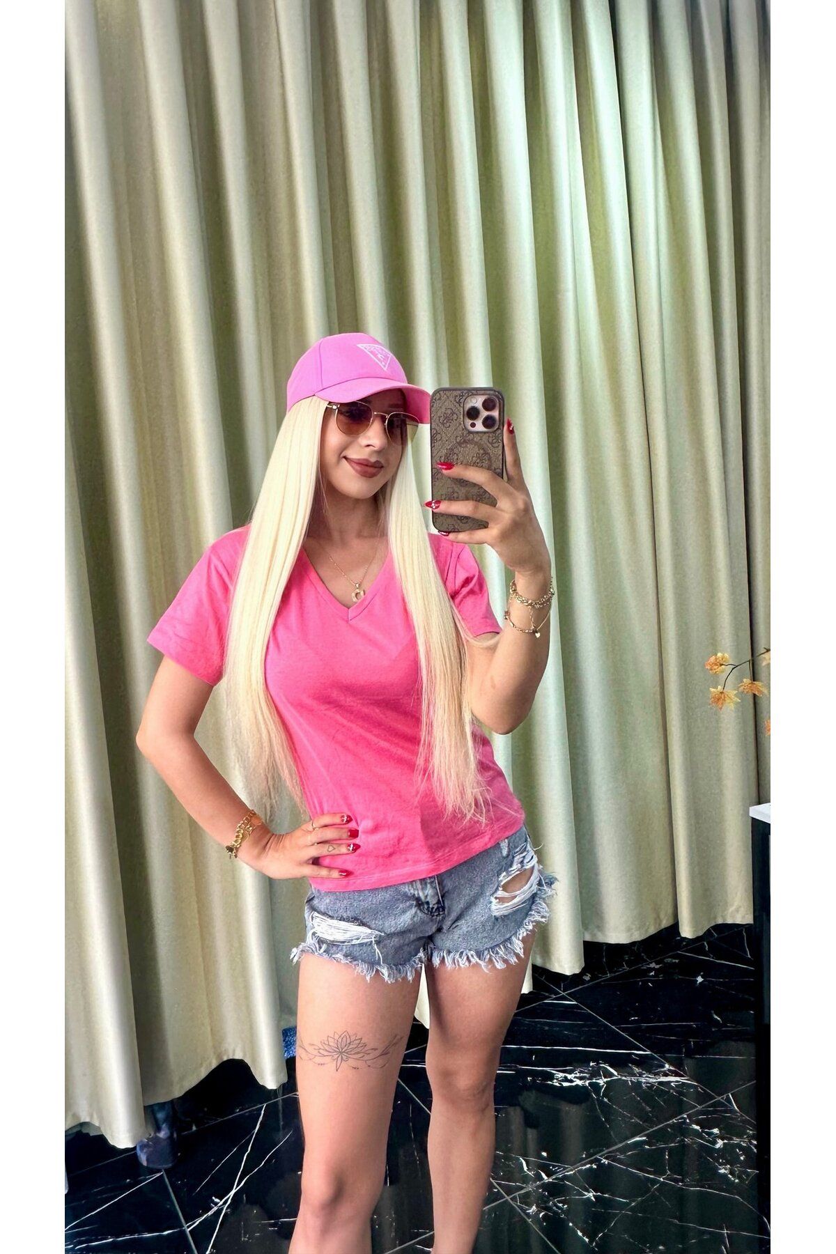 Dilara Kavraal Butik V Yaka Basic Tshirt