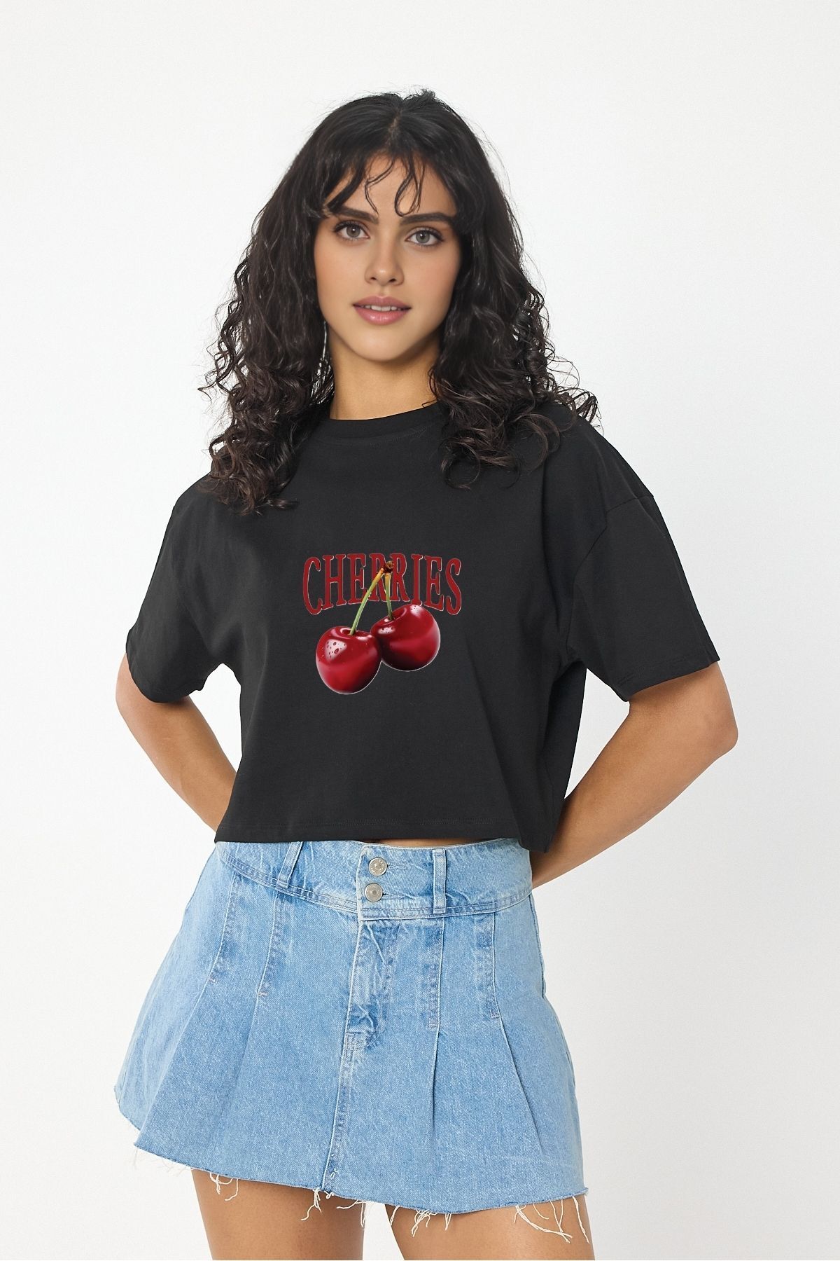 Windy Island Kadın Bisiklet Yaka Kiraz Baskılı Crop T-shirt