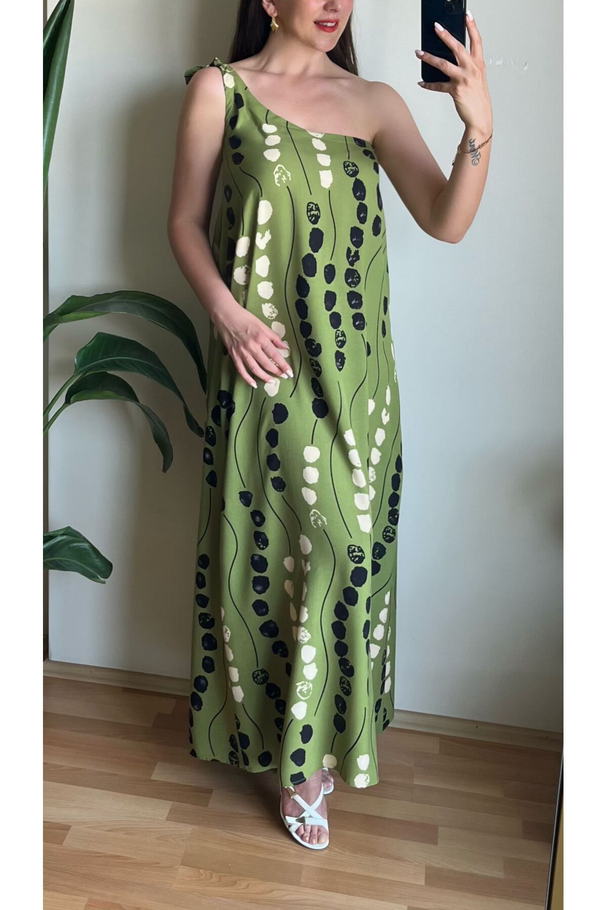 Butik TEK OMUZ DESENLİ ELBİSE