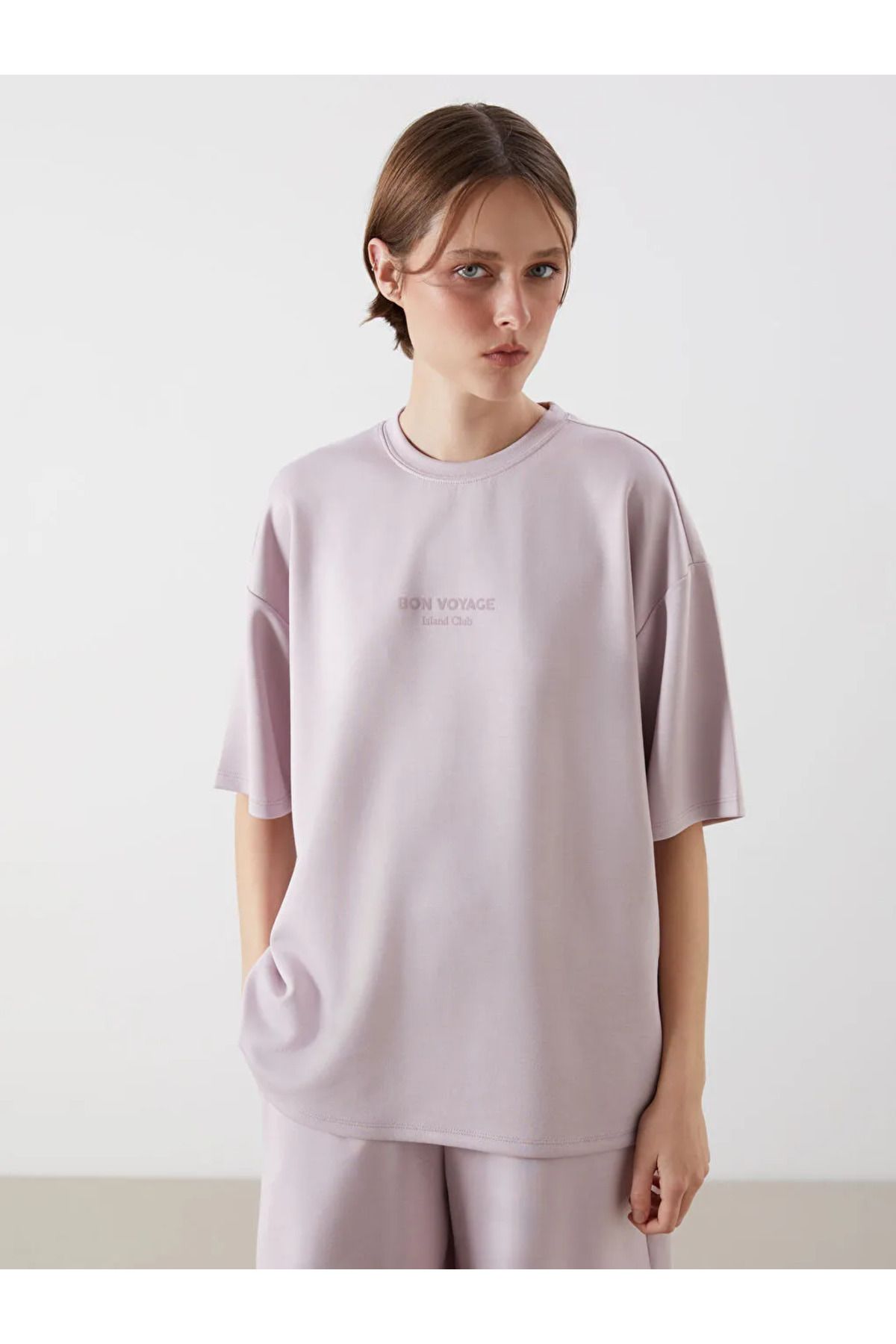 LC Waikiki LCW Vision Lila Bisiklet Yaka Baskılı Oversize Kadın Tişört