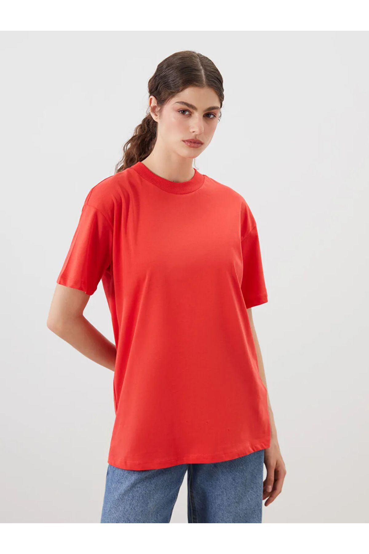 LC Waikiki LCW Modest Kirmizi Dik Yaka Kadın Tişört