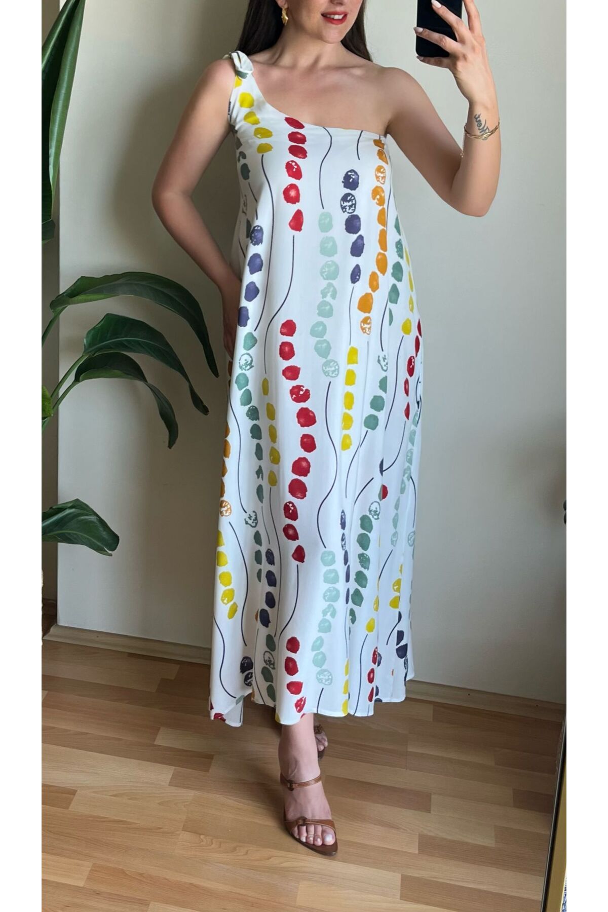 Butik TEK OMUZ DESENLİ ELBİSE