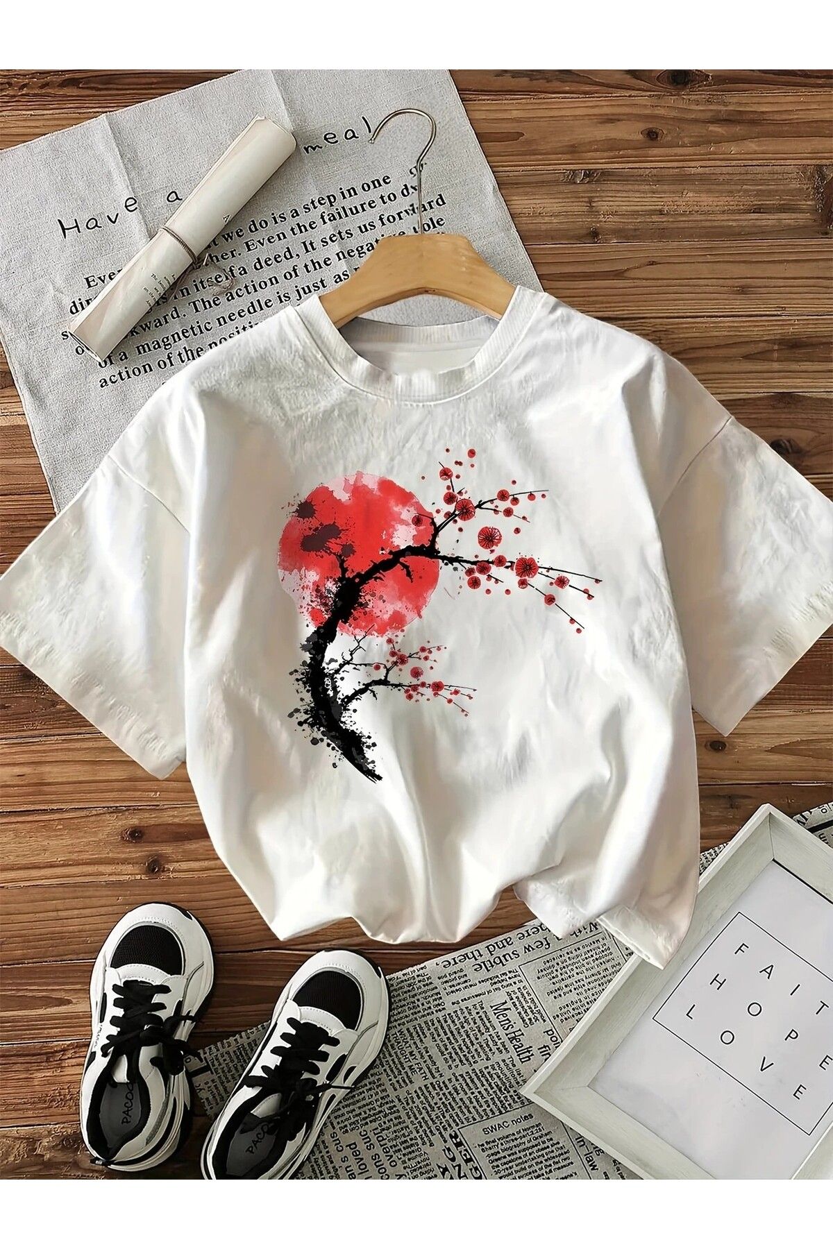 LEIVOR Kanlı Ay & Sakura Baskılı Kadın Pamuk T-shirt