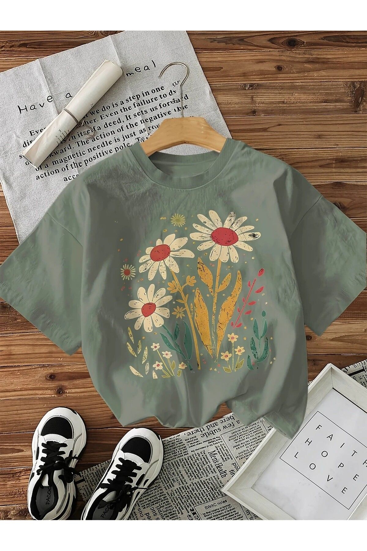 LEIVOR Retro Çiçek Tasarım Baskılı Kadın Pamuk T-shirt