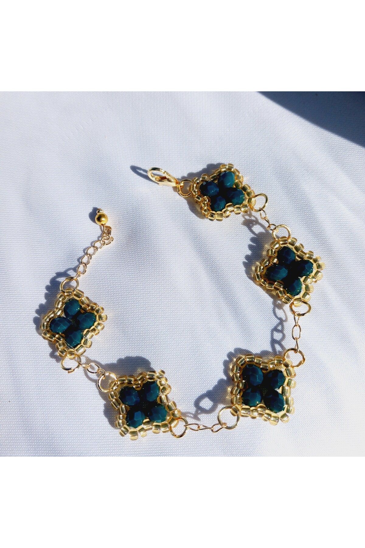 Crystal Atelier Yeşil Kristal Taşlı Van Cleef Yonca Çelik Bileklik-Altın Kaplama Yonca Detaylı Çift Taraflı Bileklik