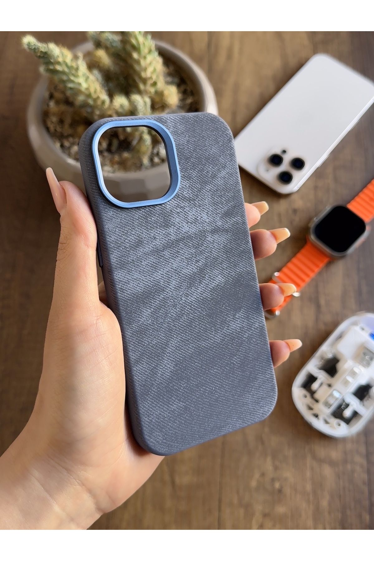 MTL iPhone 15 Uyumlu Kadife Yüzeyli MagSafe Uyumlu Premium Kılıf SooCase691