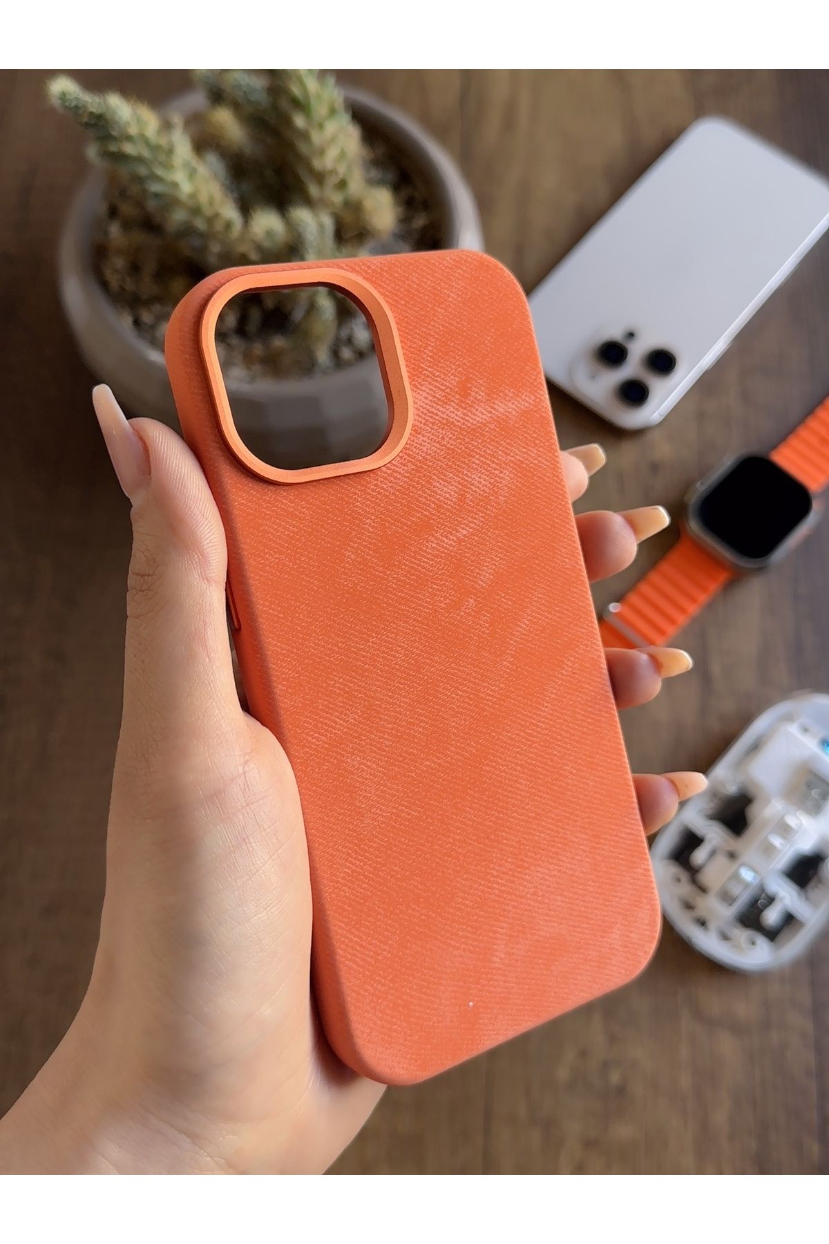 MTL iPhone 15 Uyumlu Kadife Yüzeyli MagSafe Uyumlu Premium Kılıf SooCase691