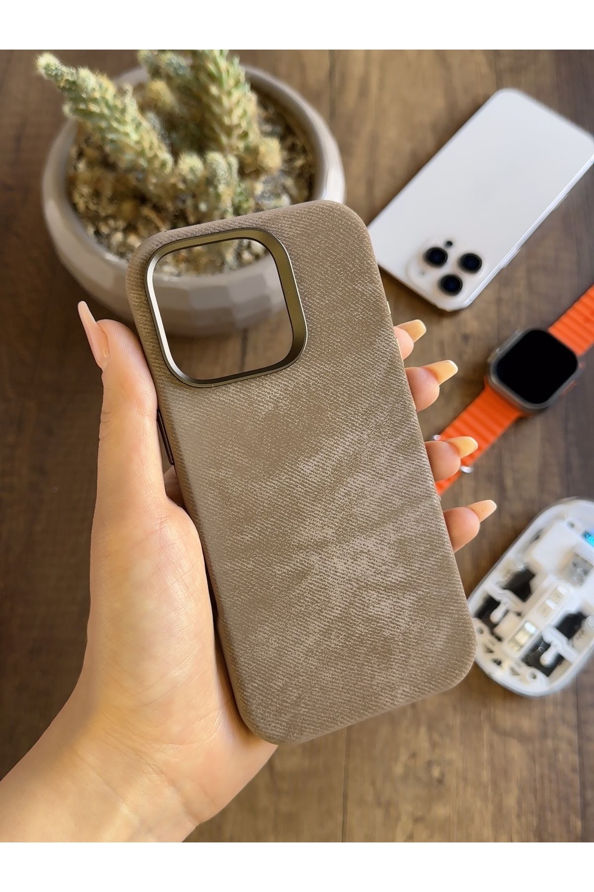 MTL iPhone 16 Pro Uyumlu Kadife Yüzeyli MagSafe Uyumlu Premium Kılıf SooCase691