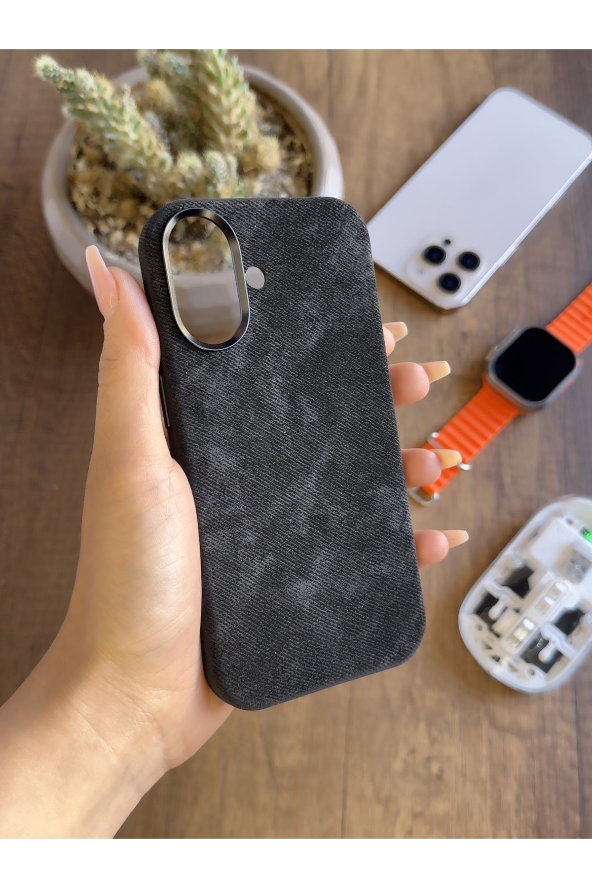 MTL iPhone 16 Uyumlu Kadife Yüzeyli MagSafe Uyumlu Premium Kılıf SooCase691
