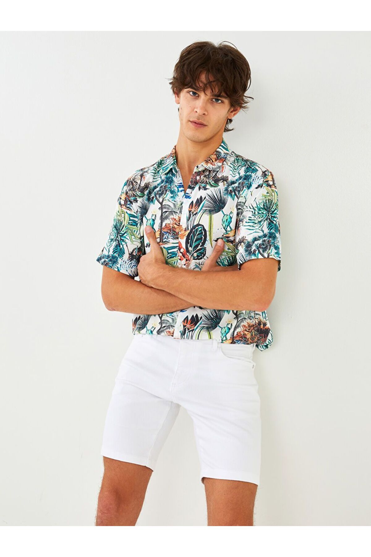 LC Waikiki Beyaz Slim Fit Dokulu Erkek Şort