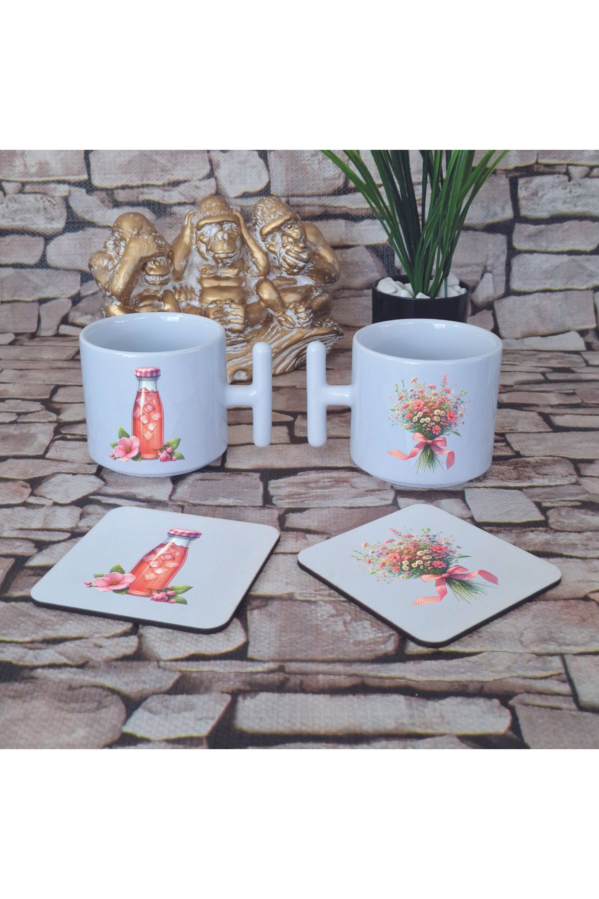 giftkonsept Çiçek ve Kokteyl Baskılı 4'lü Set Ahşap Bardak Altlığı ve Latte Fincanı T Kulplu Kupa Bardak