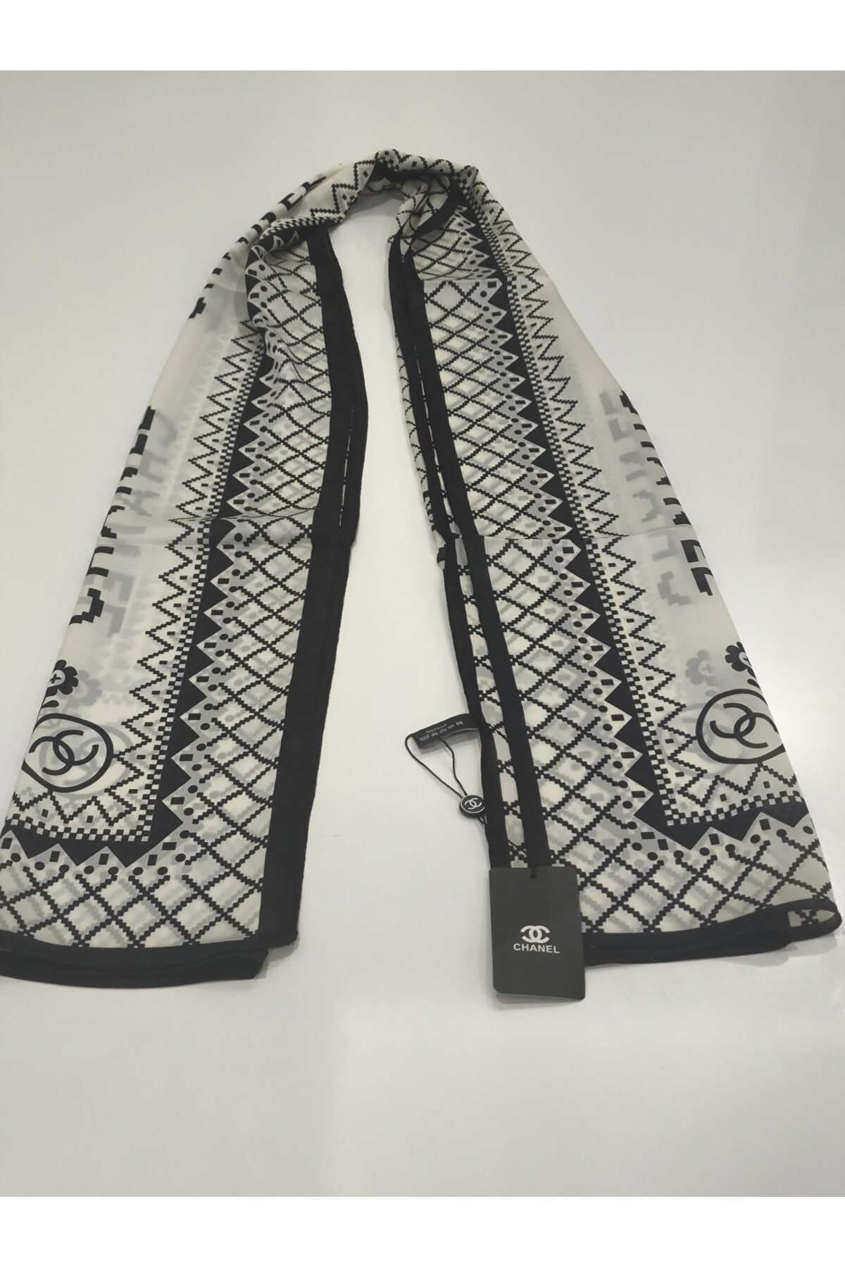 PİRAMİT CHANEL PAPATYA DESEN VUAL İPEK ŞAL SİYAH BEYAZ