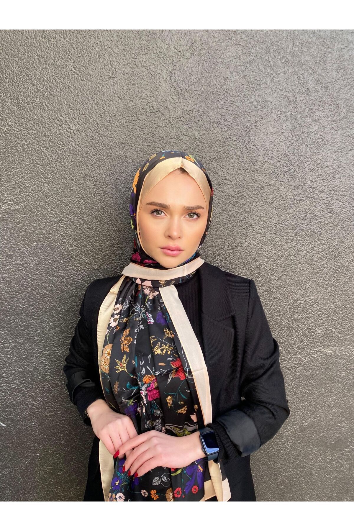 PİRAMİT GUCCİ VUAL İPEK ŞAL PAPATYA DESENLİ KREM SİYAH
