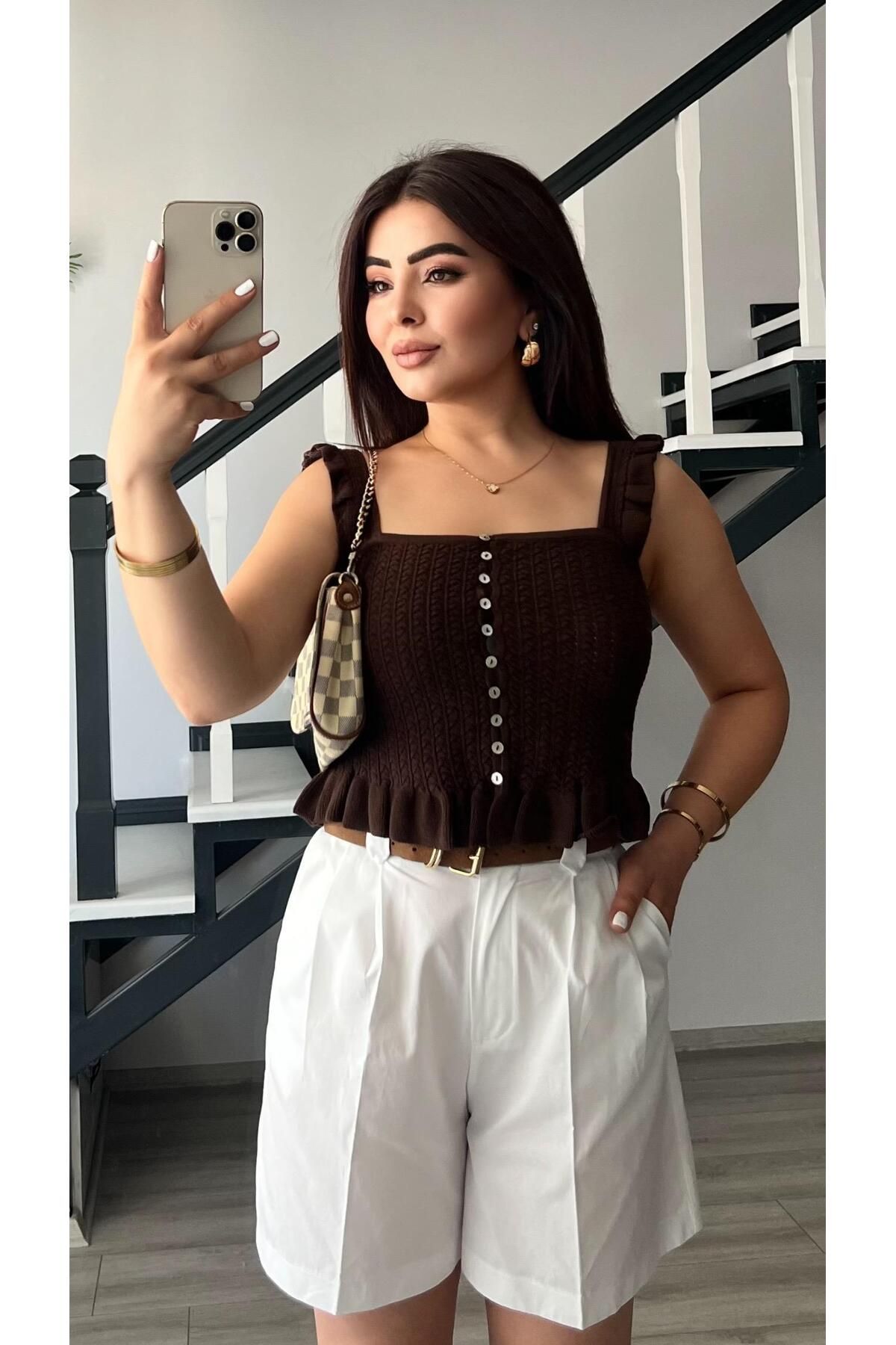 Oslove Acı Kahve Fırfırlı Düğmeli Bluz