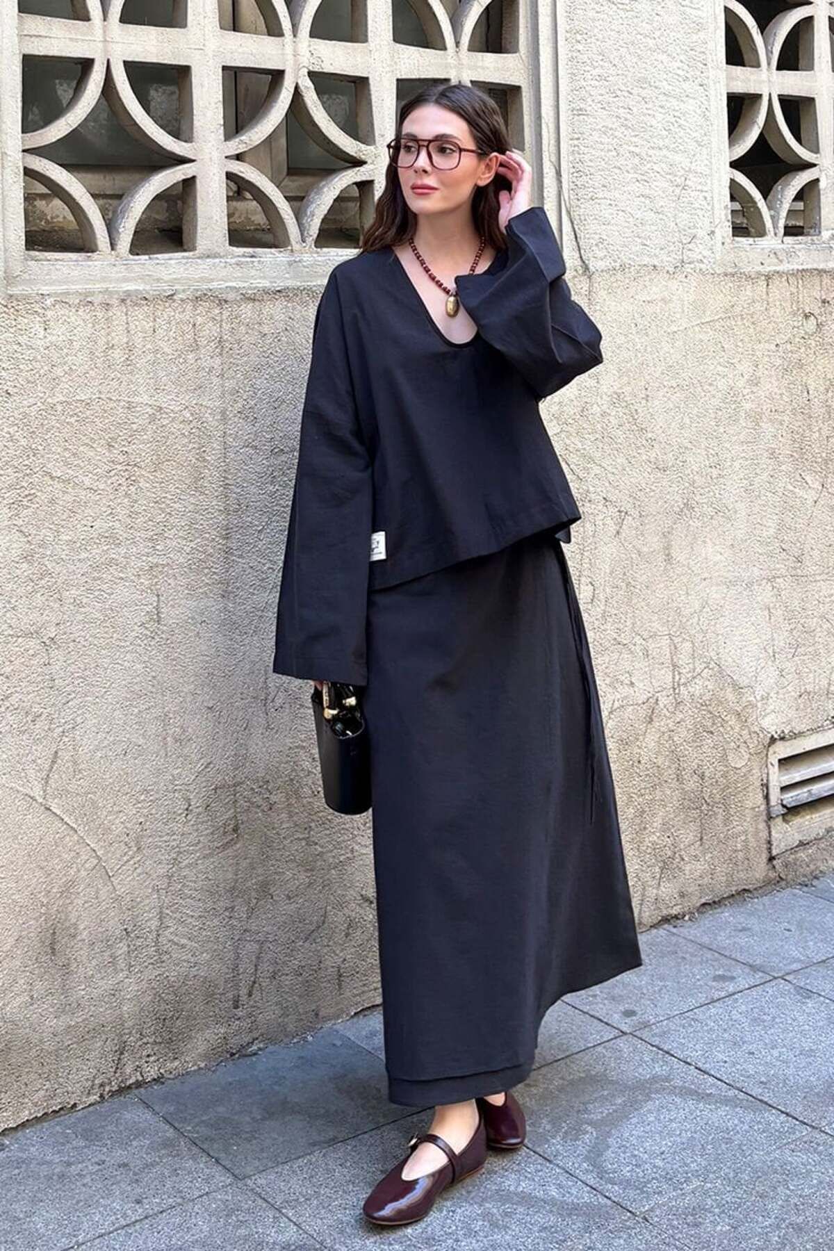 Ceylan Otantik-Black Organic Linen Wrap Skirt & V-Neck Blouse Set 4