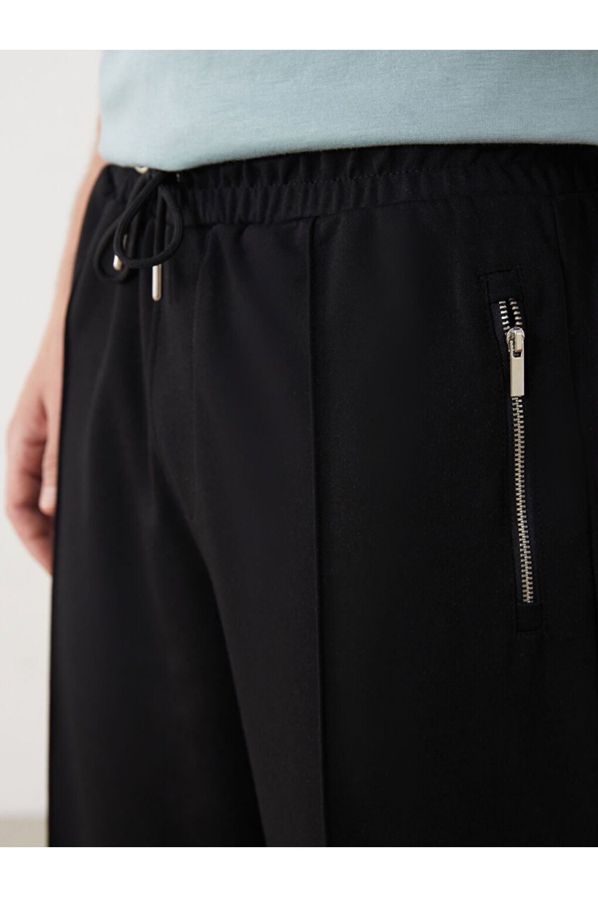 LC Waikiki-Create Your Style from Uzg Store |   Standard Fit Men's Shorts 4