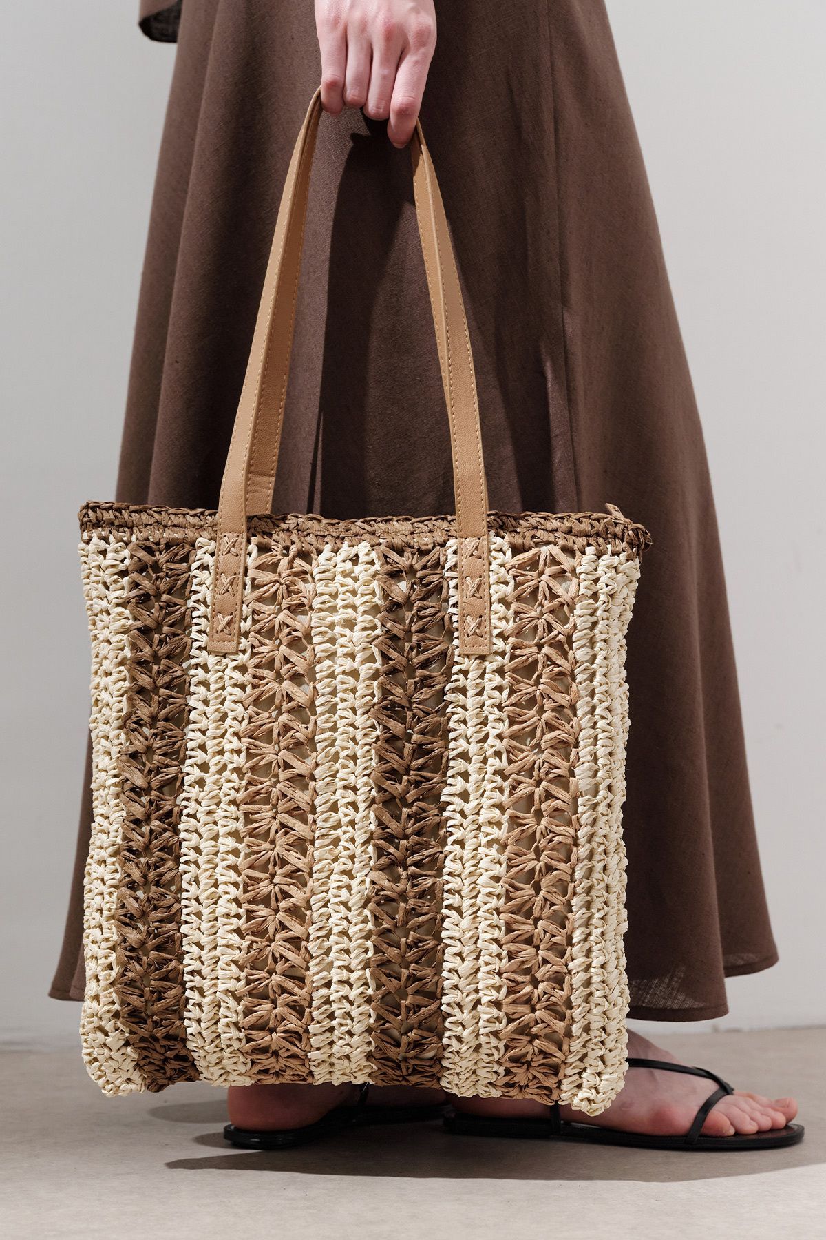 Manuka-Line Pattern Straw Bag Beige 3