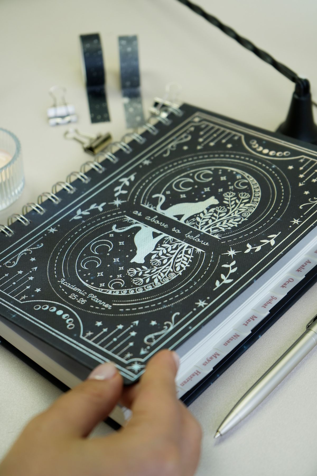 Victoria's Journals Akademik Ajanda-2025–2026 | A5 | Spiralli | Ayraçlı | Premium 100 gr. | Moonmirror