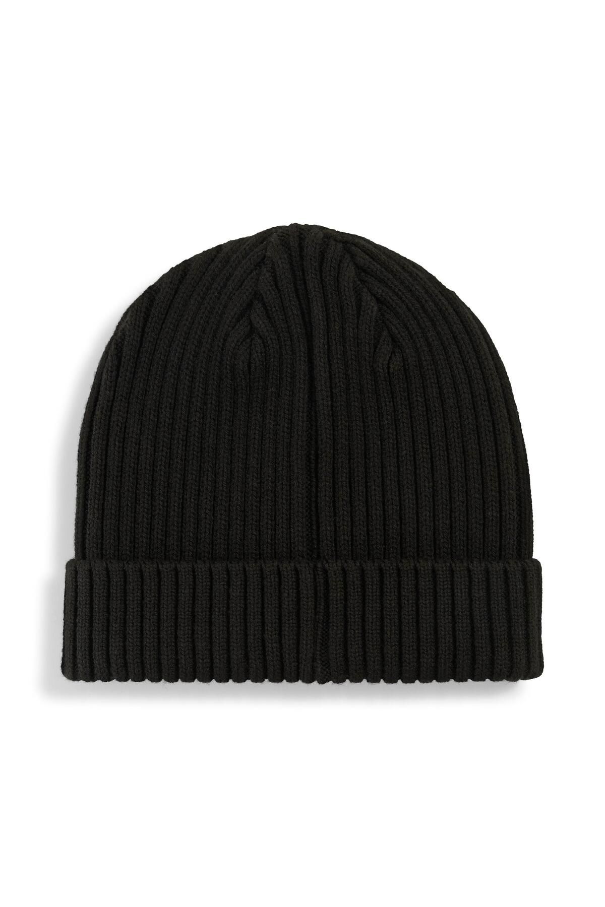 Puma-Essentials Patch Mid Crown Beanie Unisex Beanie 1