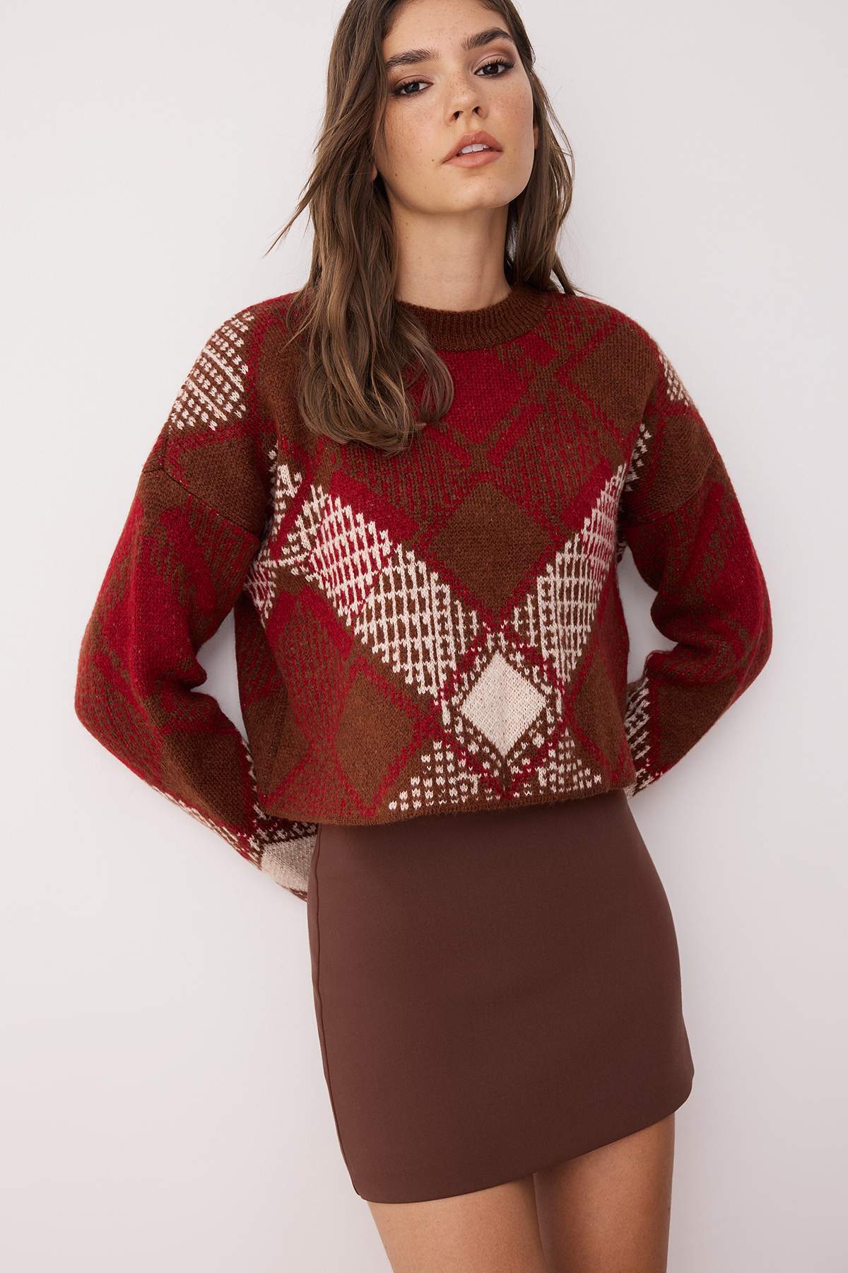 Trendyolmilla Kahverengi Geniş Kalıp Crop Baklava Desenli Triko Kazak TWOAW24KZ01126