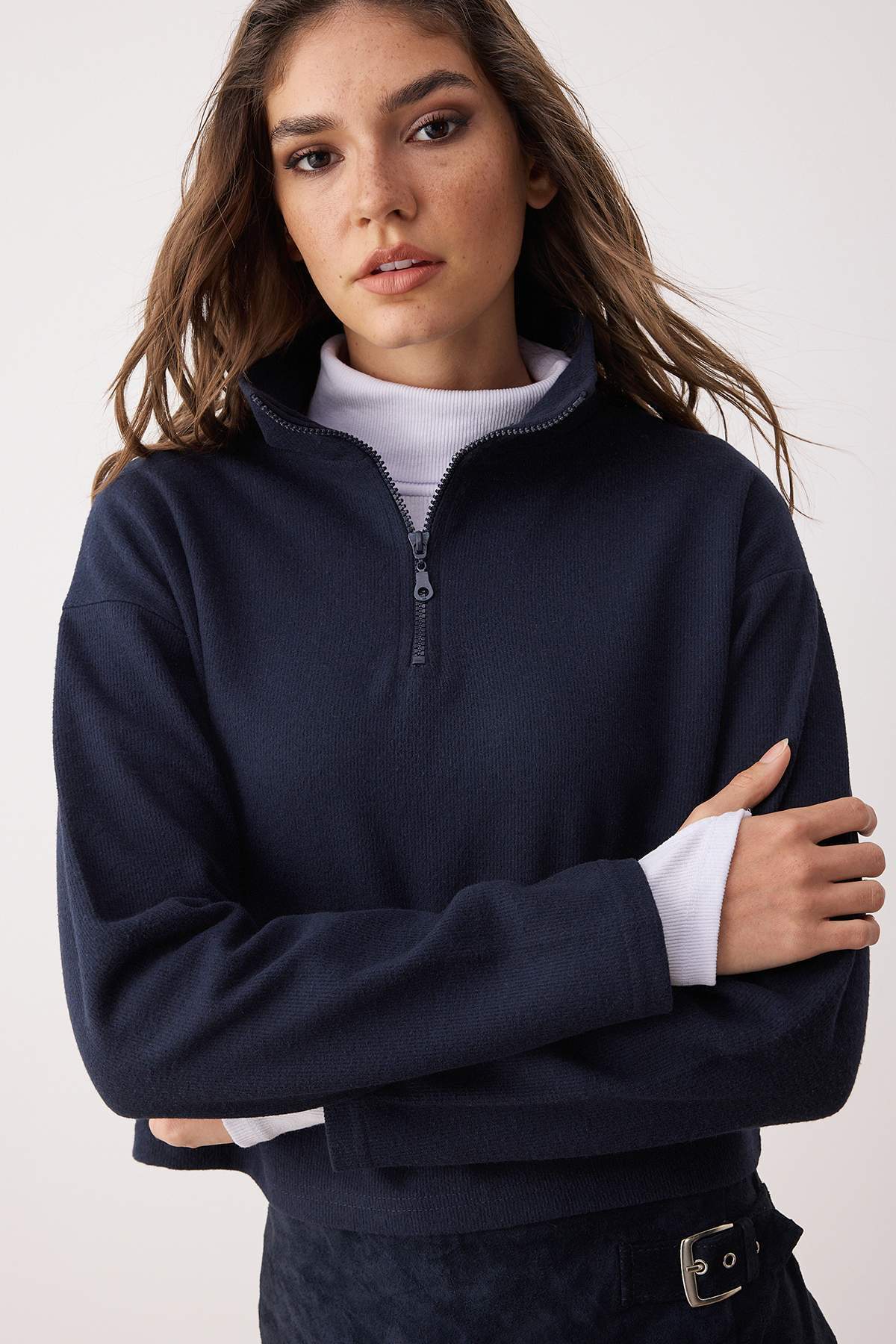 Trendyol Collection Sötétkék Thessaloniki/Knitwear Look cipzáras gallér normál/normál szabású kötött pulóver TWOAW22SW0732