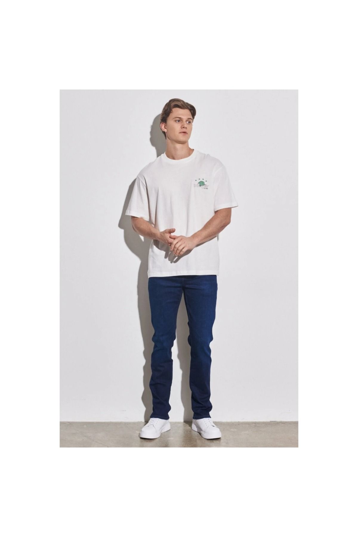 WRANGLER-Λευκό ανδρικό μπλουζάκι με λαιμόκοψη 2
