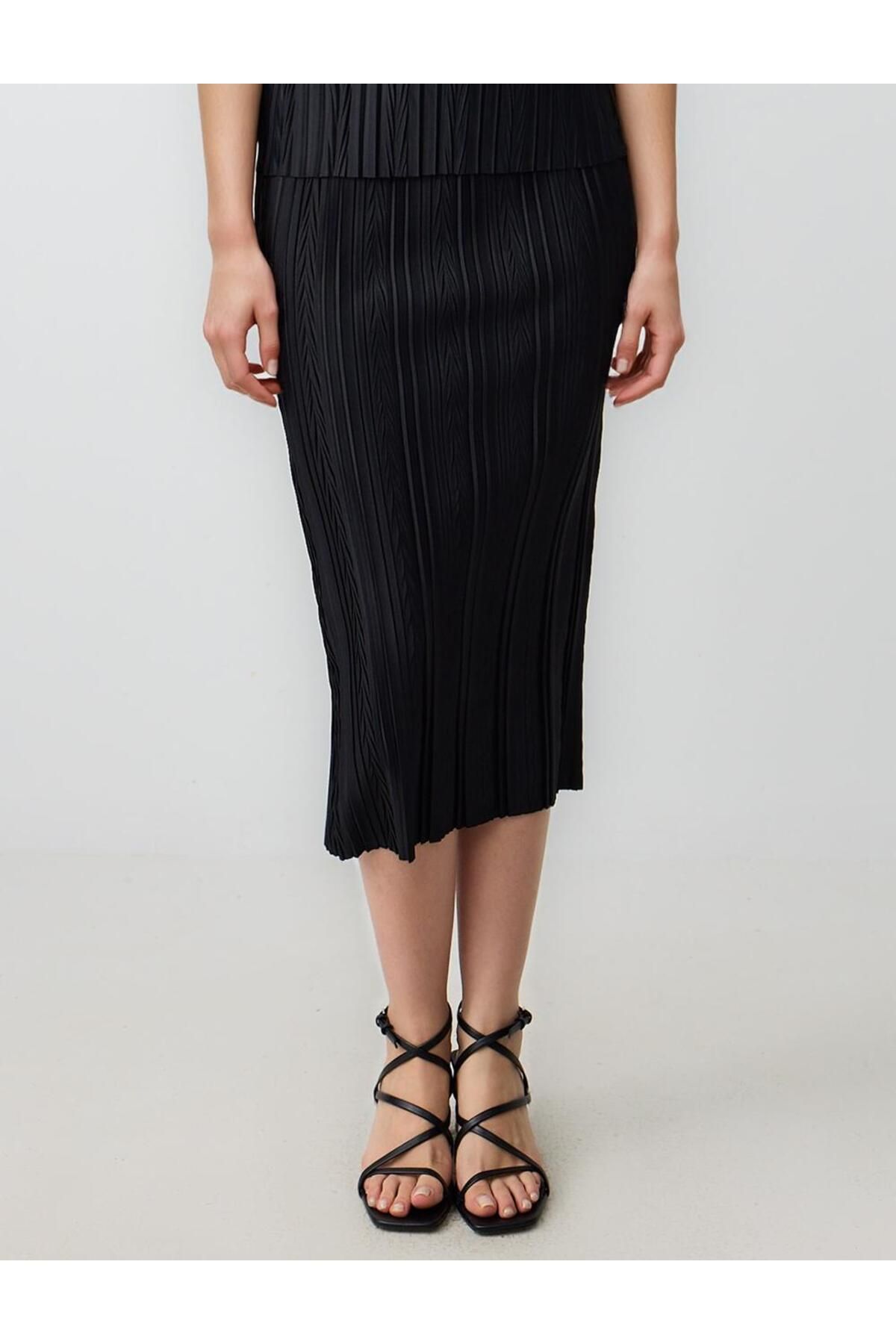 Jimmy Key-Black Straight Cut Regular Waist Pleated Knitted Midi Skirt 4
