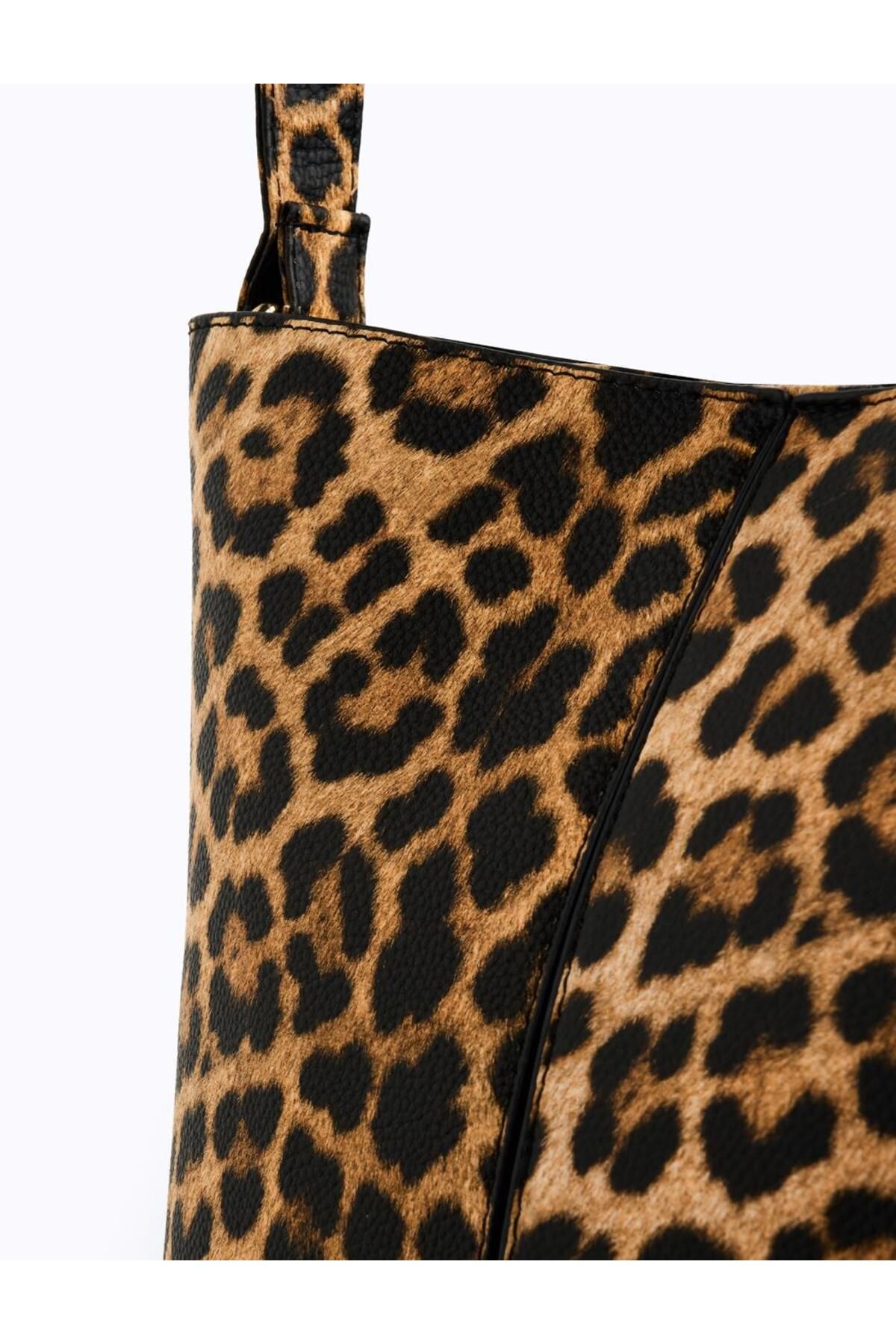 Jimmy Key-Patterned Leopard Patterned Hand and Shoulder Bag 5