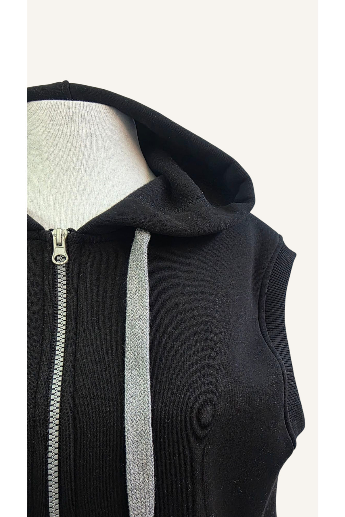 AHMERA Unisex Siyah Normal Kalıp Kapüşonlu Gizli Cepli Kışlık Yelek görsel 2