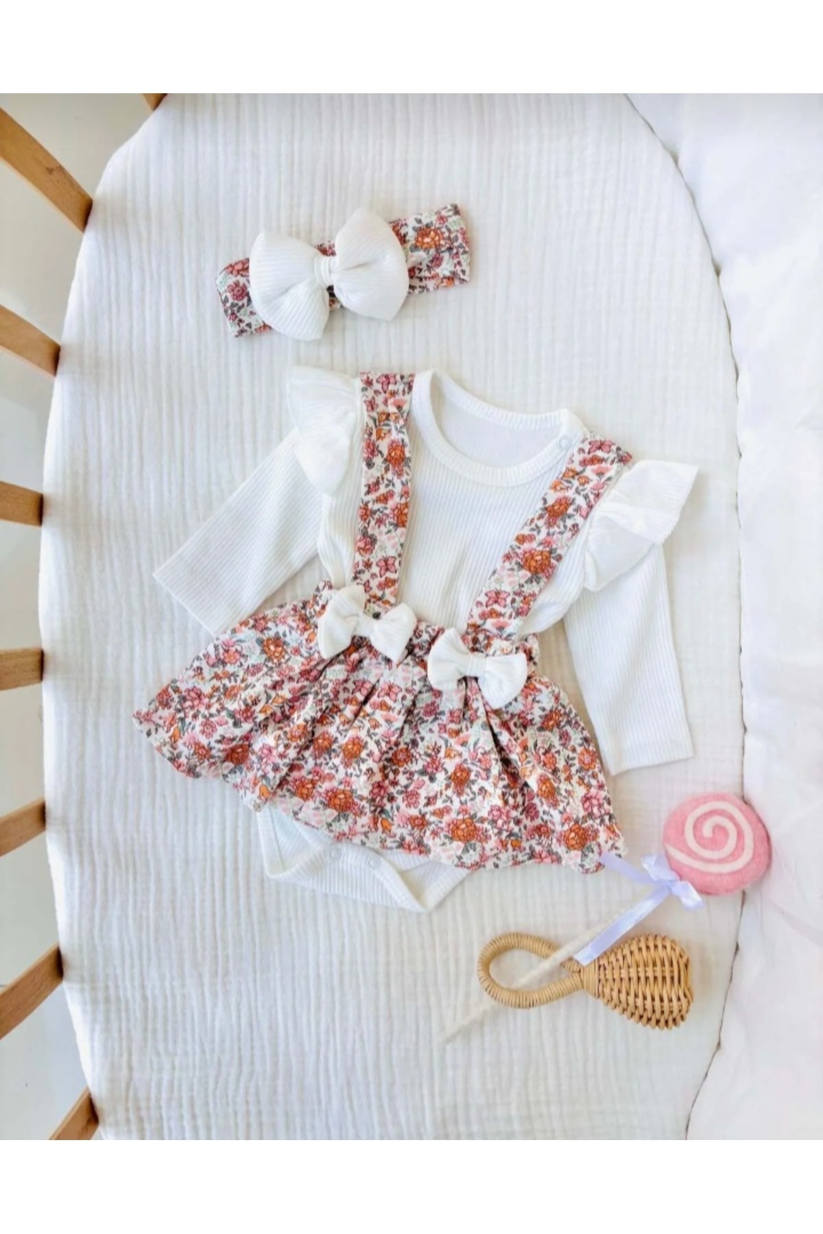 caliskanonline Fiyonk Detaylı Bandana Aksesuarlı 3lü Kız Bebek Elbise fotoğrafı 3 (önizleme)