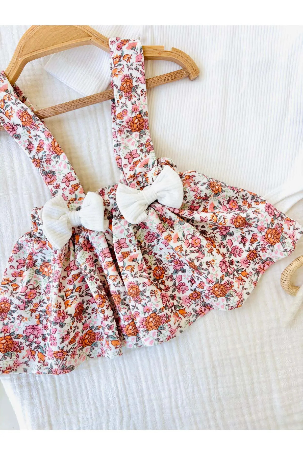 caliskanonline Fiyonk Detaylı Bandana Aksesuarlı 3lü Kız Bebek Elbise fotoğrafı 4 (önizleme)