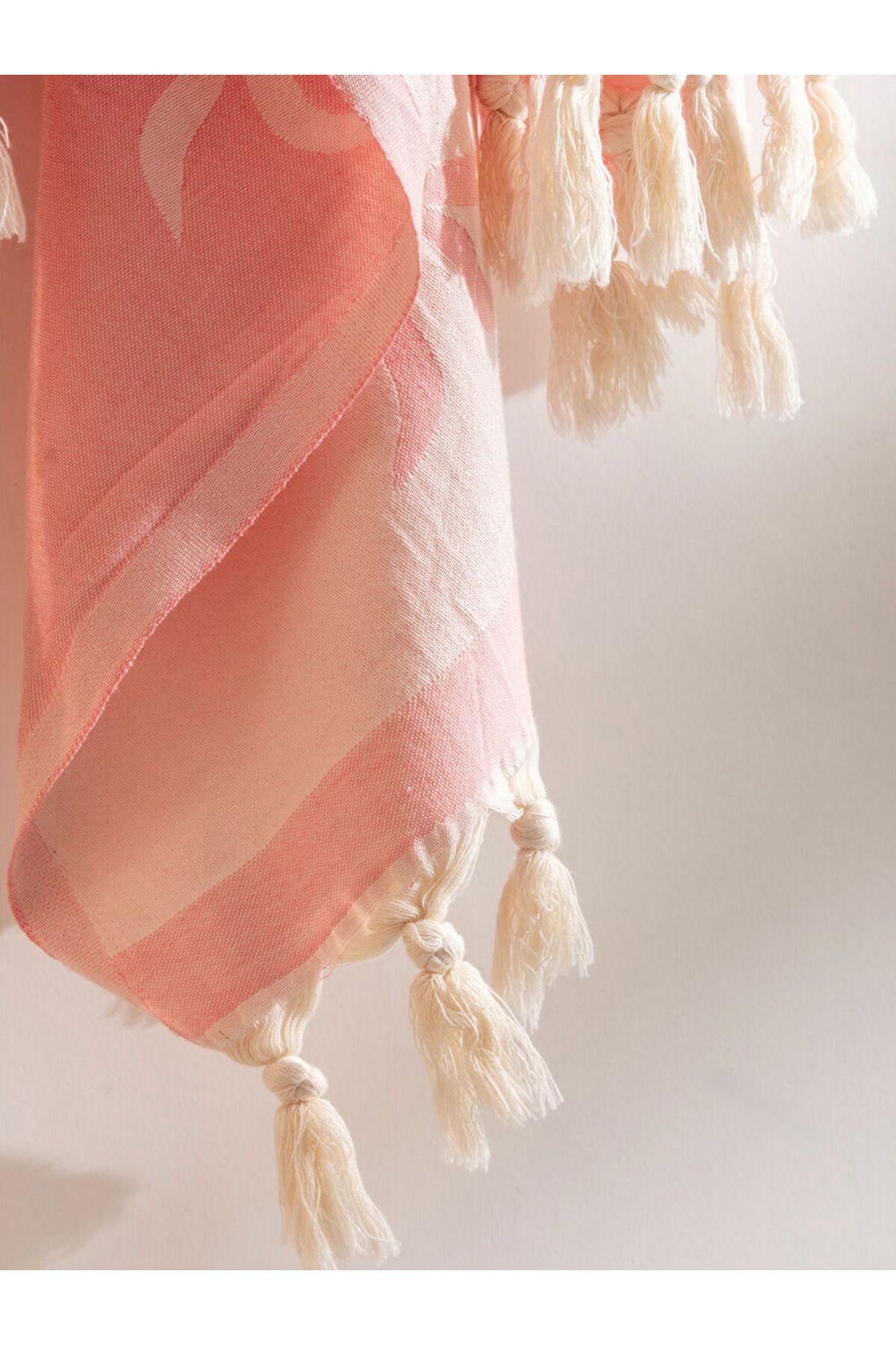 LC Waikiki-Sparkling Selections from Shining Store |   Ecru Bow Patterned Peshtamal Towel 90X150 cm 2