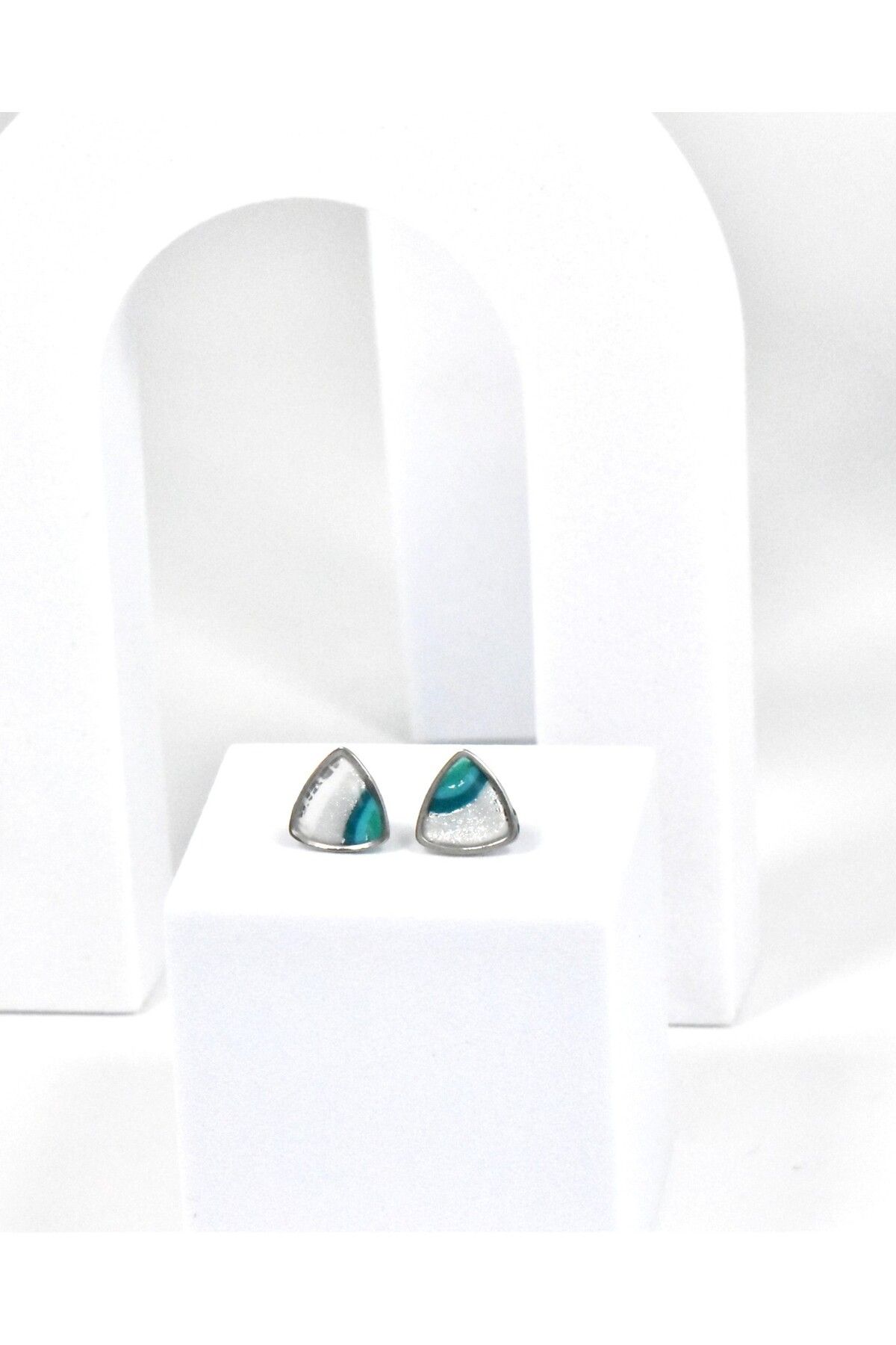 NARRU-Handmade NARRU earrings, stylized triangle, turquoise, white and silver, Vasia 1