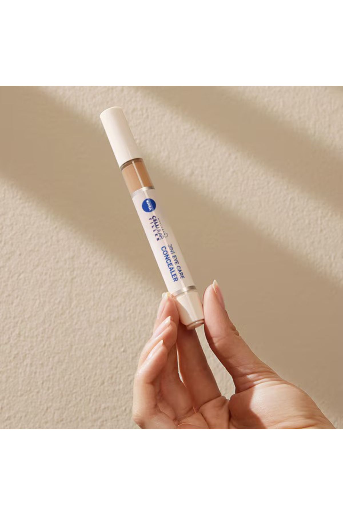 NIVEA-Moisturizing concealer for the eye area, Nivea Cellular 3in1 Eye Concealer, light shade, 4 ml 5