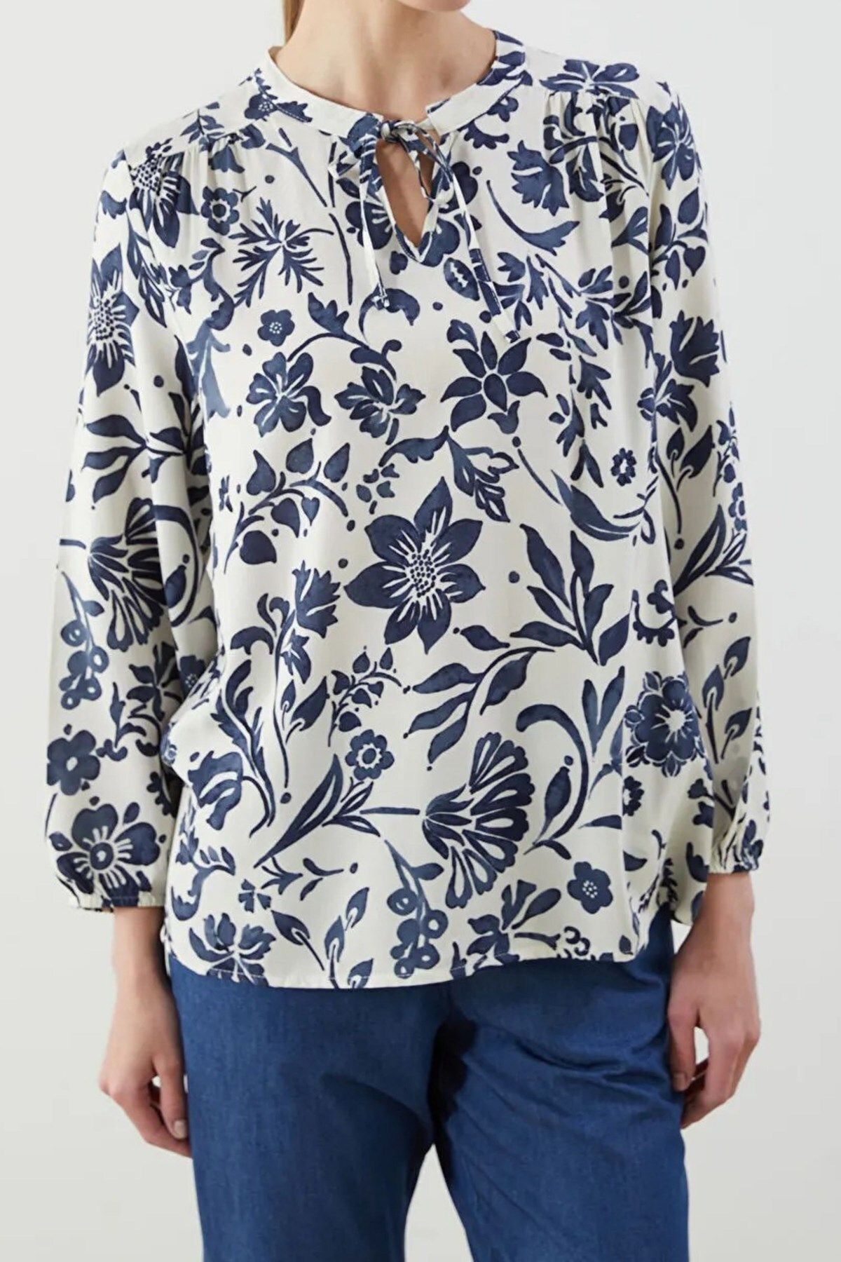Kübra Tekstil-Women's Floral Print Lace-Up Collar Long Sleeve Stylish and Comfortable Blouse 1