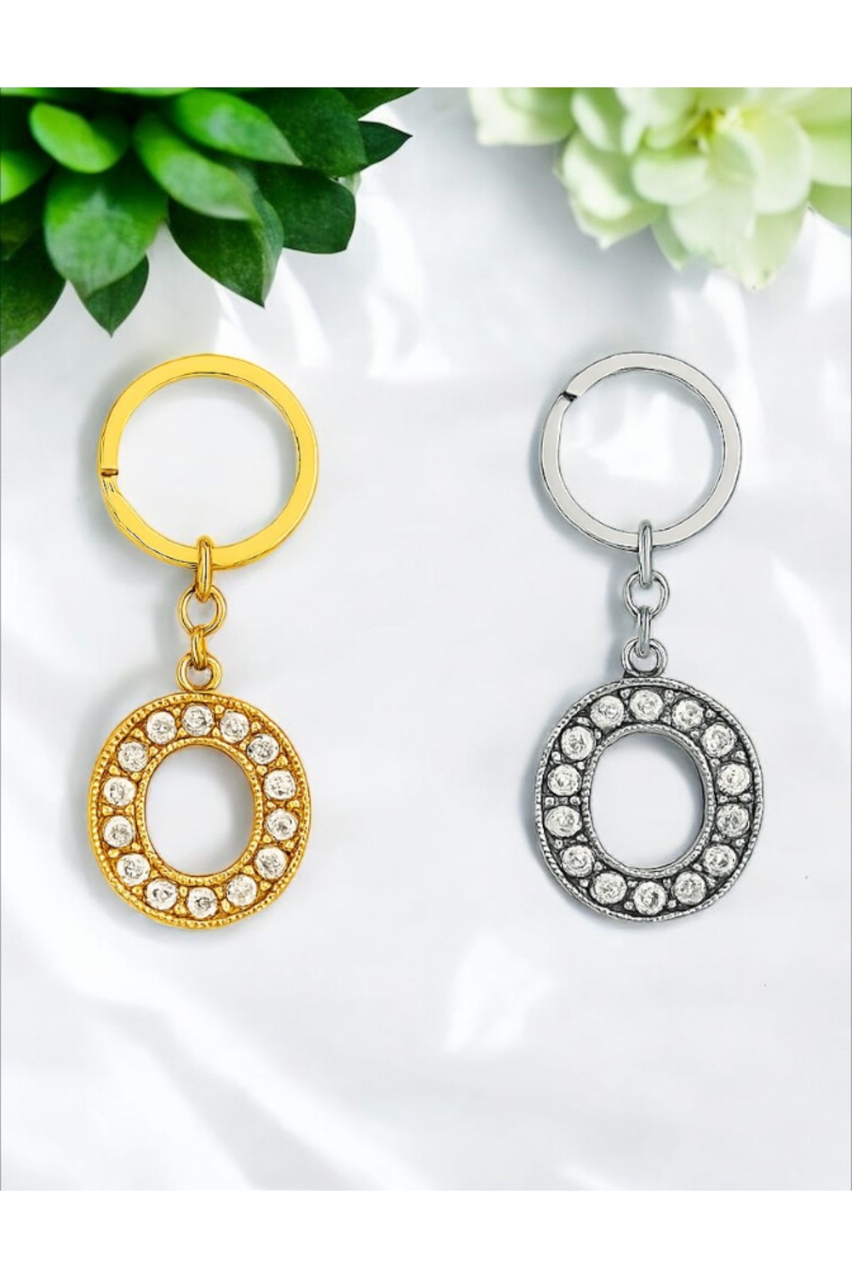 Handley-Sparkling'O' Letter Keychain – a Touch of Luxury and Meaning 2