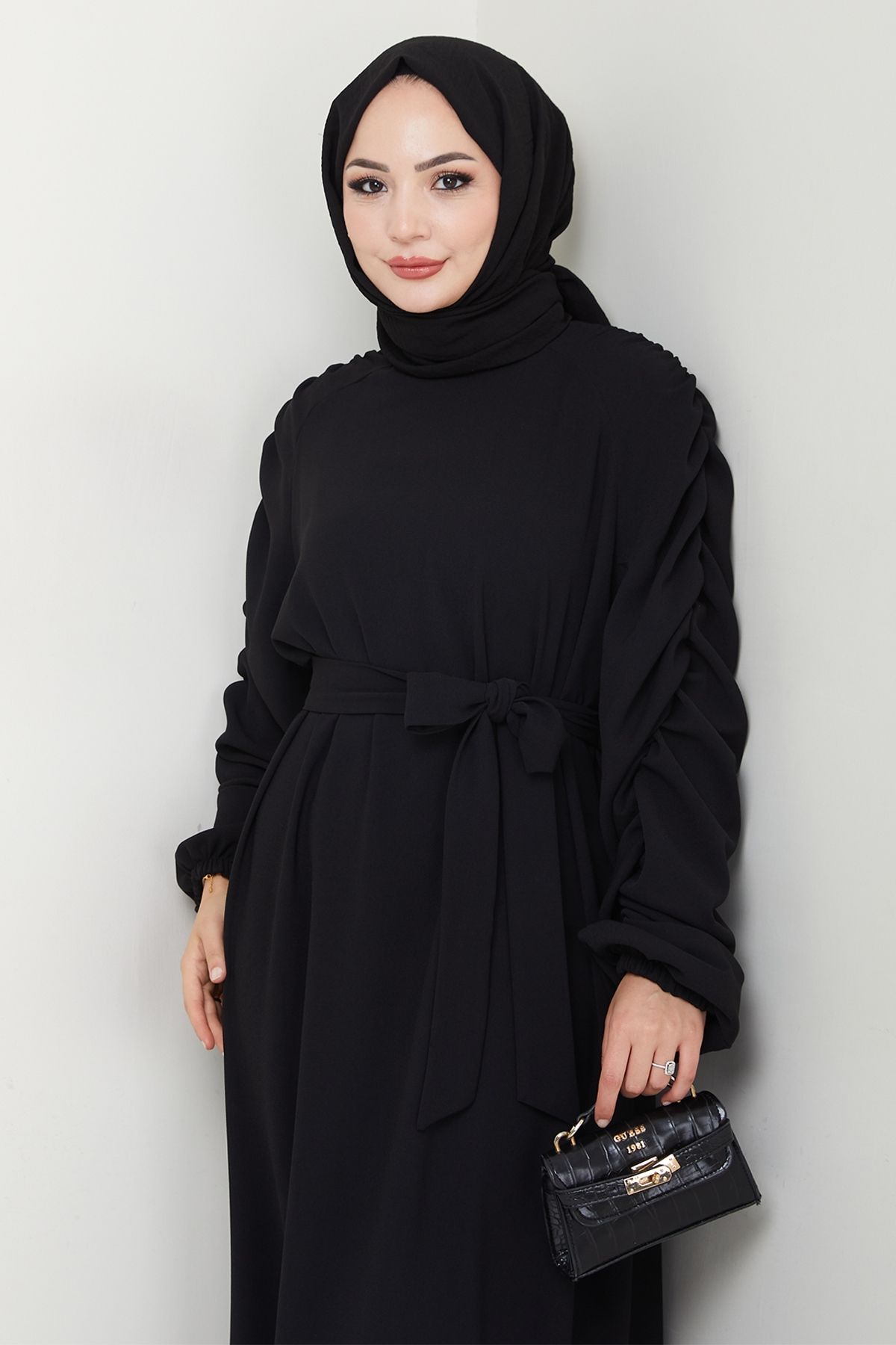 InStyle-Rochie neagră elastică creponată 3