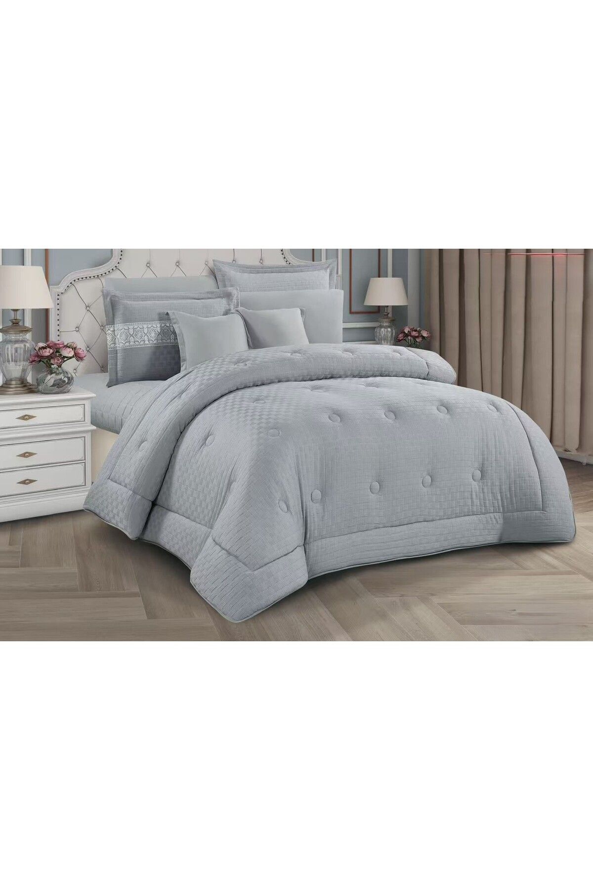 Moon-Luxury 6-piece royal double bed sheet with a pattern to add beauty and elegance to your room. Quilt size 250x230 cm. 1