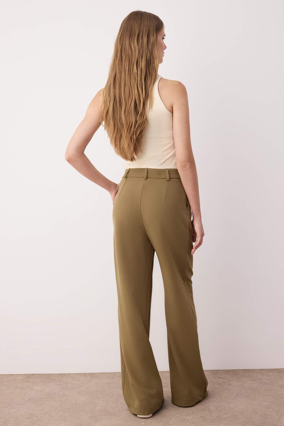 Trendyol Collection-Leichte Khaki-Hose mit weitem Bein und weitem Bein TWOAW25PL00109 Palazzo 4