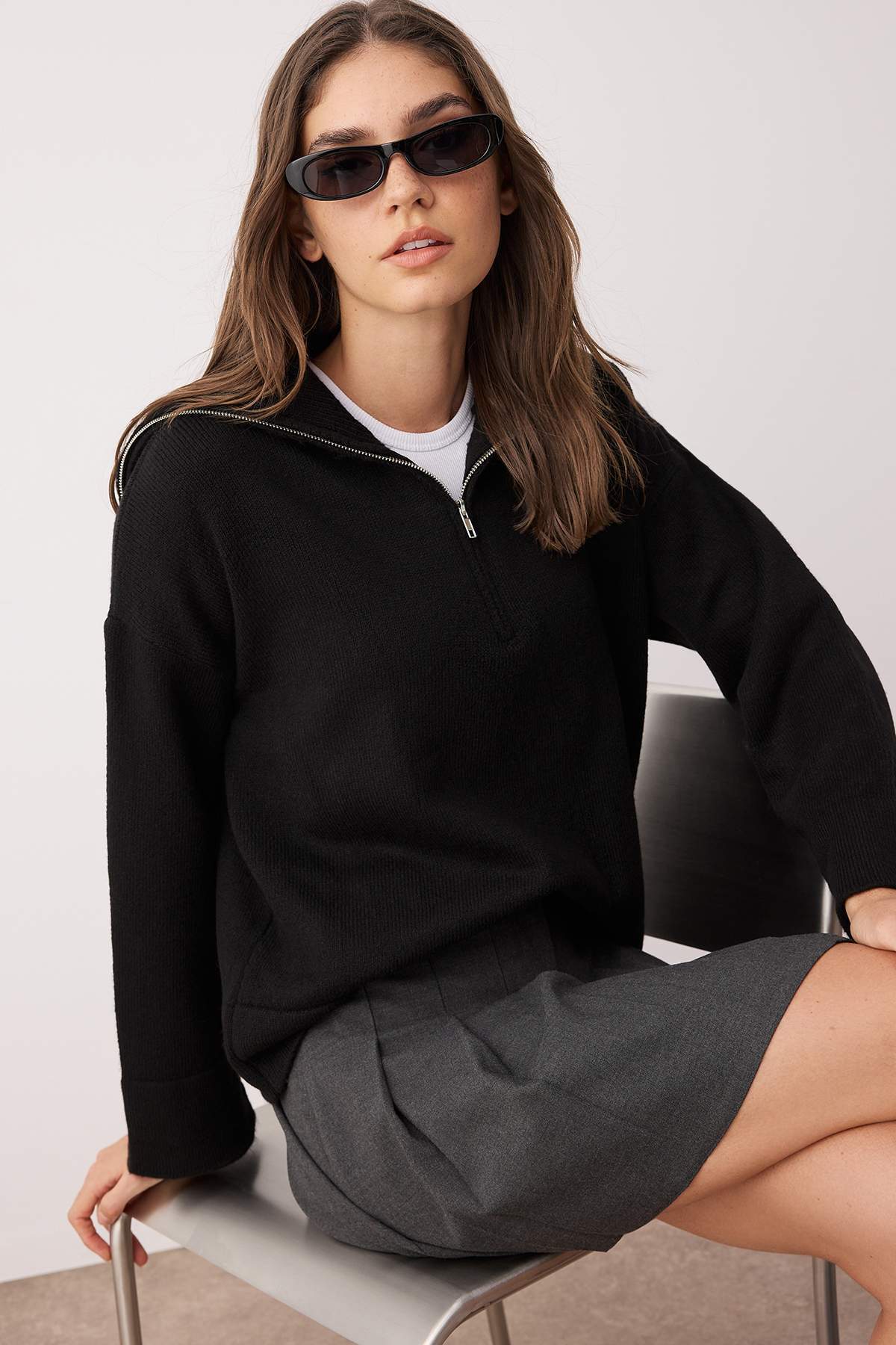 Trendyolmilla  Siyah Geniş Kalıp Yumuşak Dokulu Fermuarlı Triko Kazak TWOAW23KZ00236