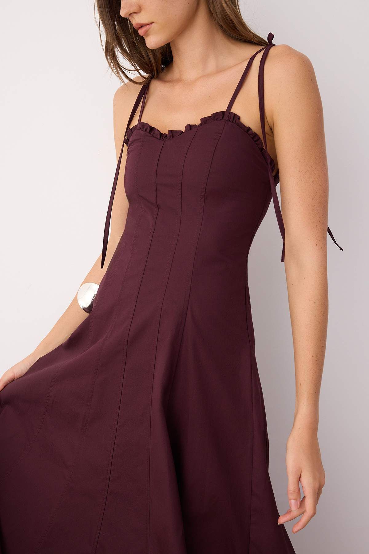 Trendyol Collection-Tmavě vínové tkané maxi šaty s výstřihem v pase TWOSS25EL00870 3