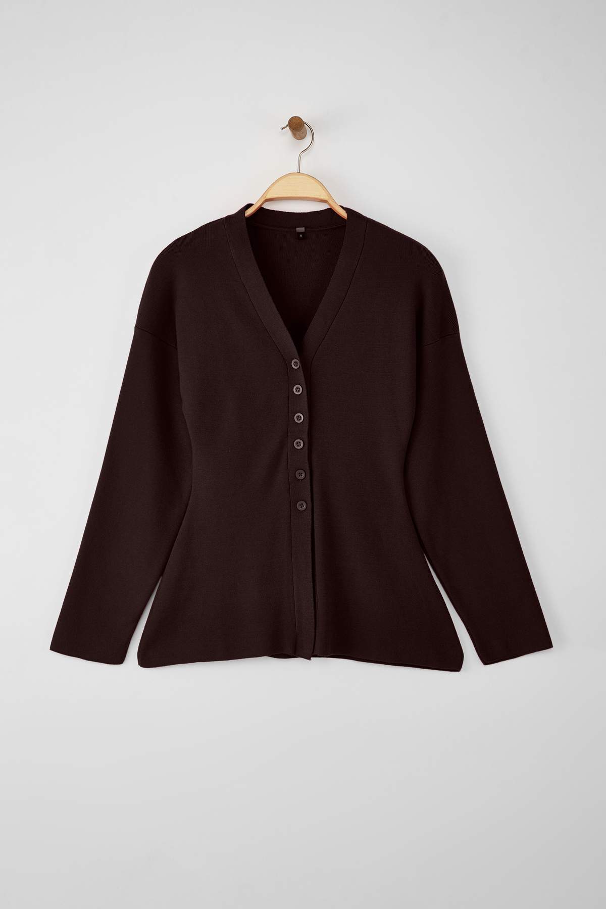 Trendyolmilla  Özel Koleksiyon Kahverengi V Yaka Merserize Görünümlü Premium İplik Triko Hırka TWOAW26HI00079 - Görsel 5