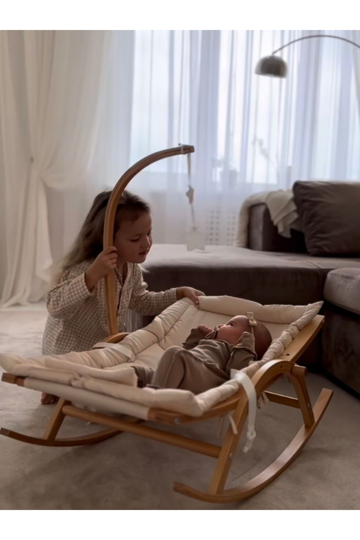 EGEBABY Vernikli Ahşap Hug 2 Kademeli Doğal Sallanan Ana Kucağı Bej fotoğrafı 4 (önizleme)